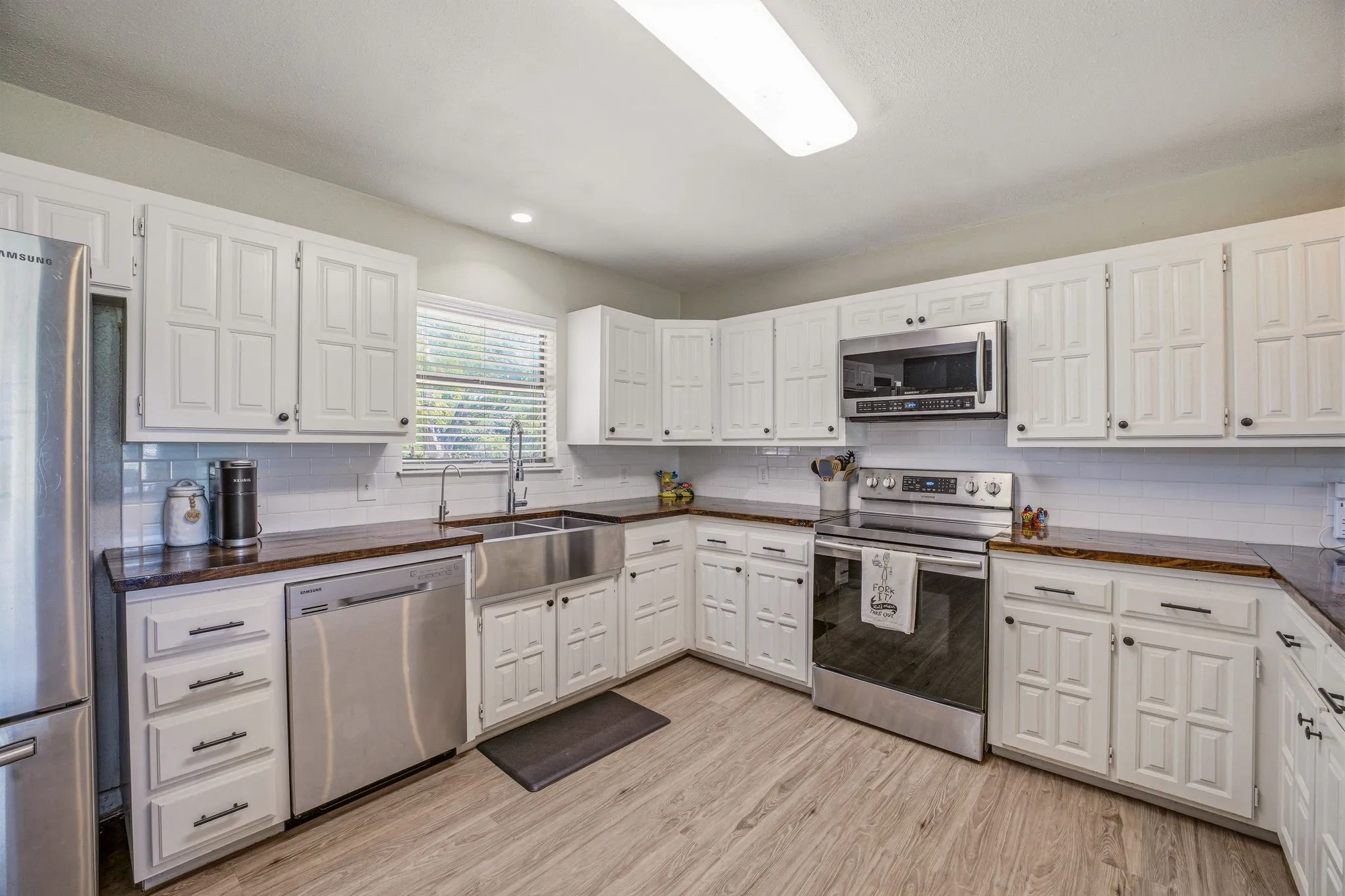 Single Family Residence For Sale in Comanche County , 1105 Indian Creek Drive, Comanche, Texas 76442, 3 Bedroom, 2 Bathroom, 2 Garage spaces, 1,650 Sqft, built in 1981, mls#21275473, Real Estate Agent in Comanche, Homes For Sale in Comanche county, Homes For Sale in Comanche, Realtor in Comanche Texas, Real Estate Brokerage Independent Realty Texas, Luminita Cordes Realtor