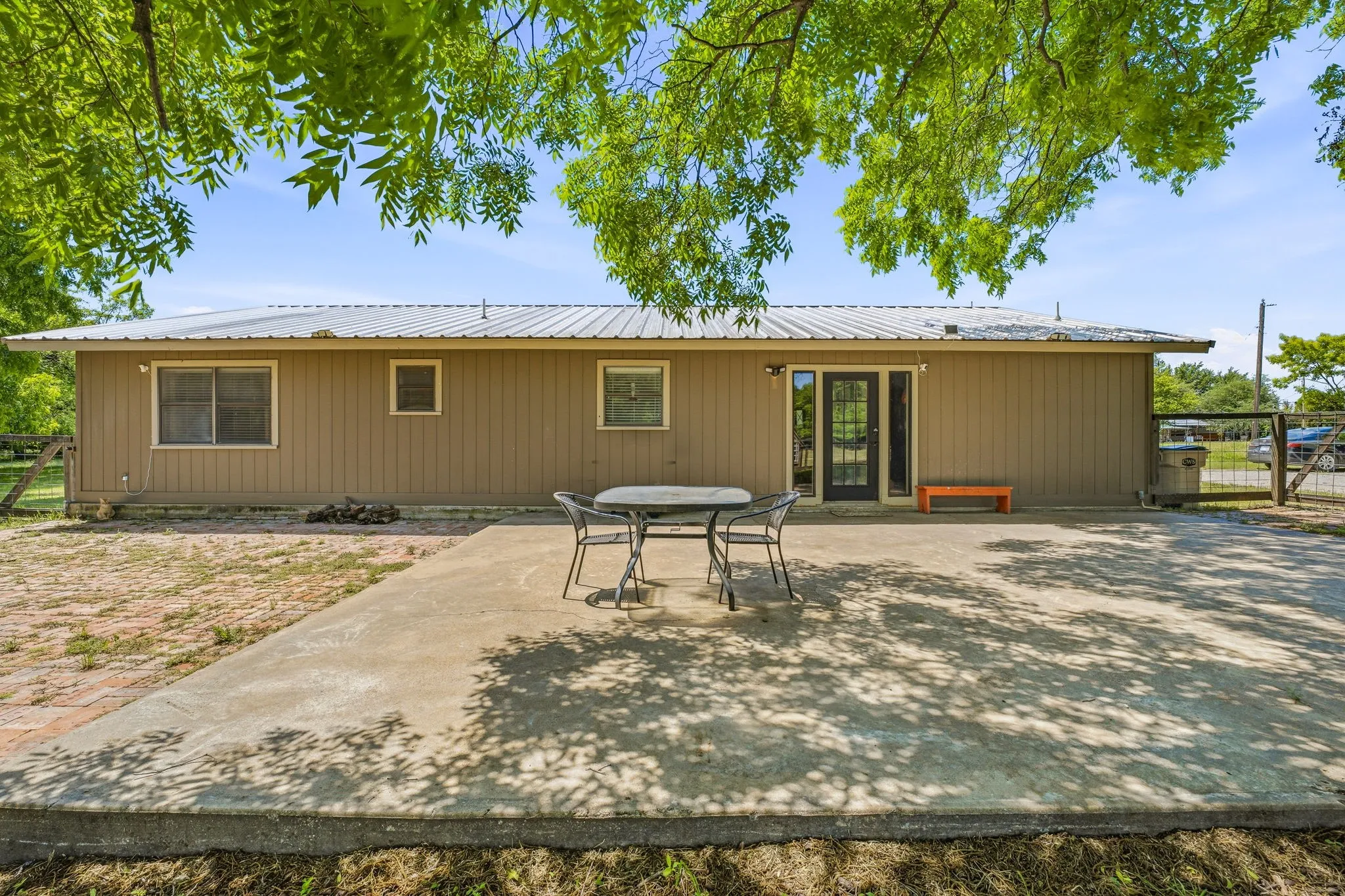 Single Family Residence For Sale in Comanche County , 1105 Indian Creek Drive, Comanche, Texas 76442, 3 Bedroom, 2 Bathroom, 2 Garage spaces, 1,650 Sqft, built in 1981, mls#21275473, Real Estate Agent in Comanche, Homes For Sale in Comanche county, Homes For Sale in Comanche, Realtor in Comanche Texas, Real Estate Brokerage Independent Realty Texas, Luminita Cordes Realtor