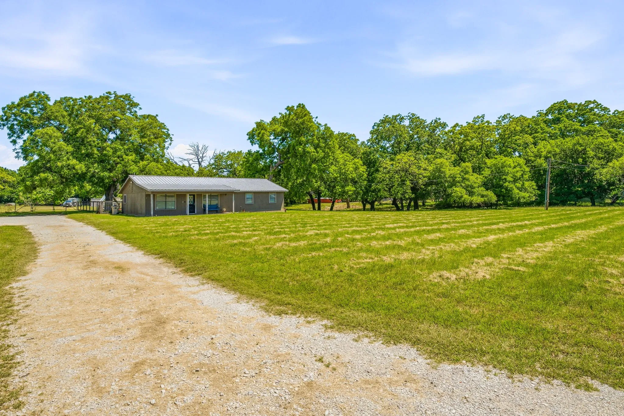 Single Family Residence For Sale in Comanche County , 1105 Indian Creek Drive, Comanche, Texas 76442, 3 Bedroom, 2 Bathroom, 2 Garage spaces, 1,650 Sqft, built in 1981, mls#21275473, Real Estate Agent in Comanche, Homes For Sale in Comanche county, Homes For Sale in Comanche, Realtor in Comanche Texas, Real Estate Brokerage Independent Realty Texas, Luminita Cordes Realtor