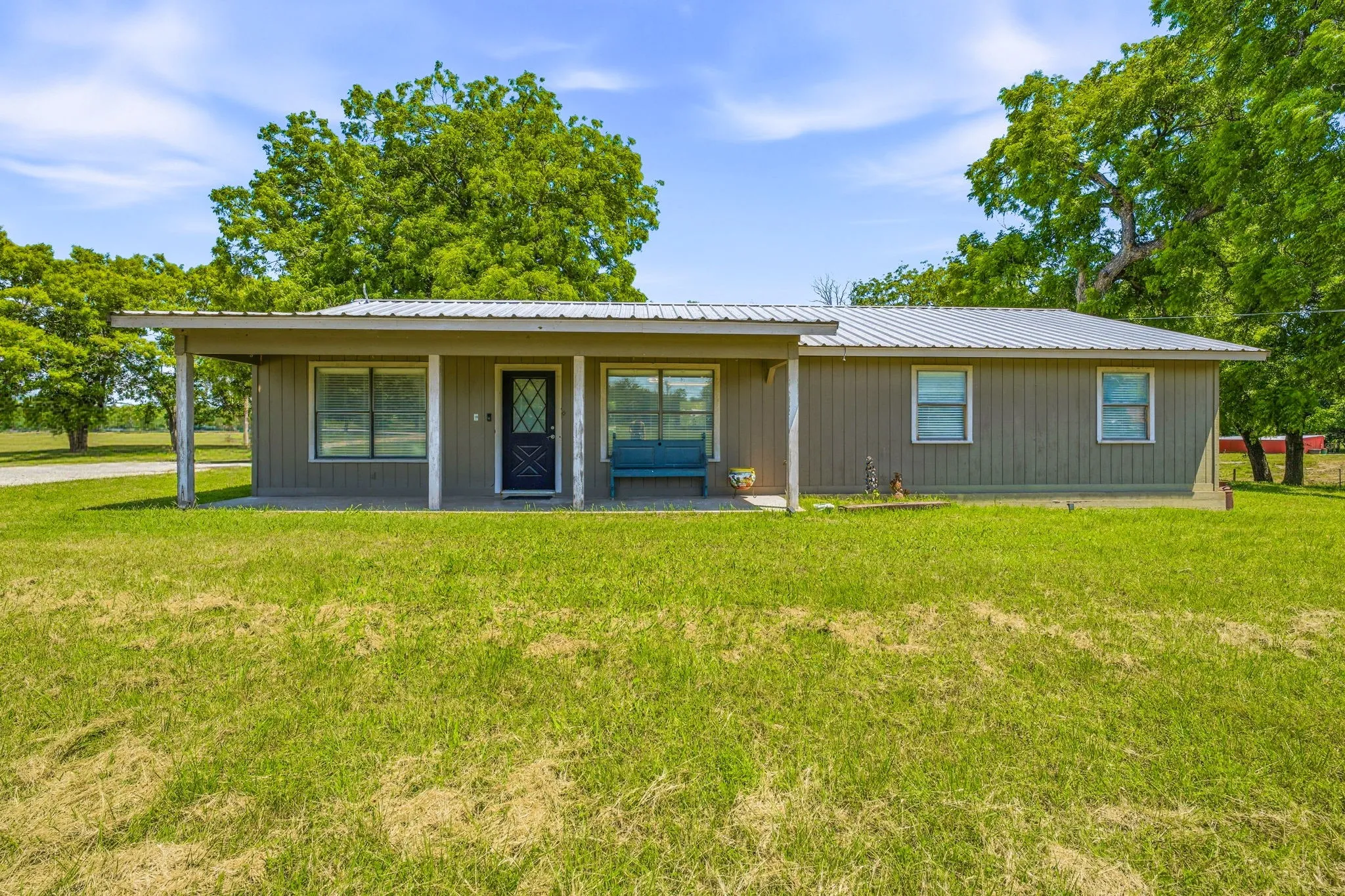 Single Family Residence For Sale in Comanche County , 1105 Indian Creek Drive, Comanche, Texas 76442, 3 Bedroom, 2 Bathroom, 2 Garage spaces, 1,650 Sqft, built in 1981, mls#21275473, Real Estate Agent in Comanche, Homes For Sale in Comanche county, Homes For Sale in Comanche, Realtor in Comanche Texas, Real Estate Brokerage Independent Realty Texas, Luminita Cordes Realtor