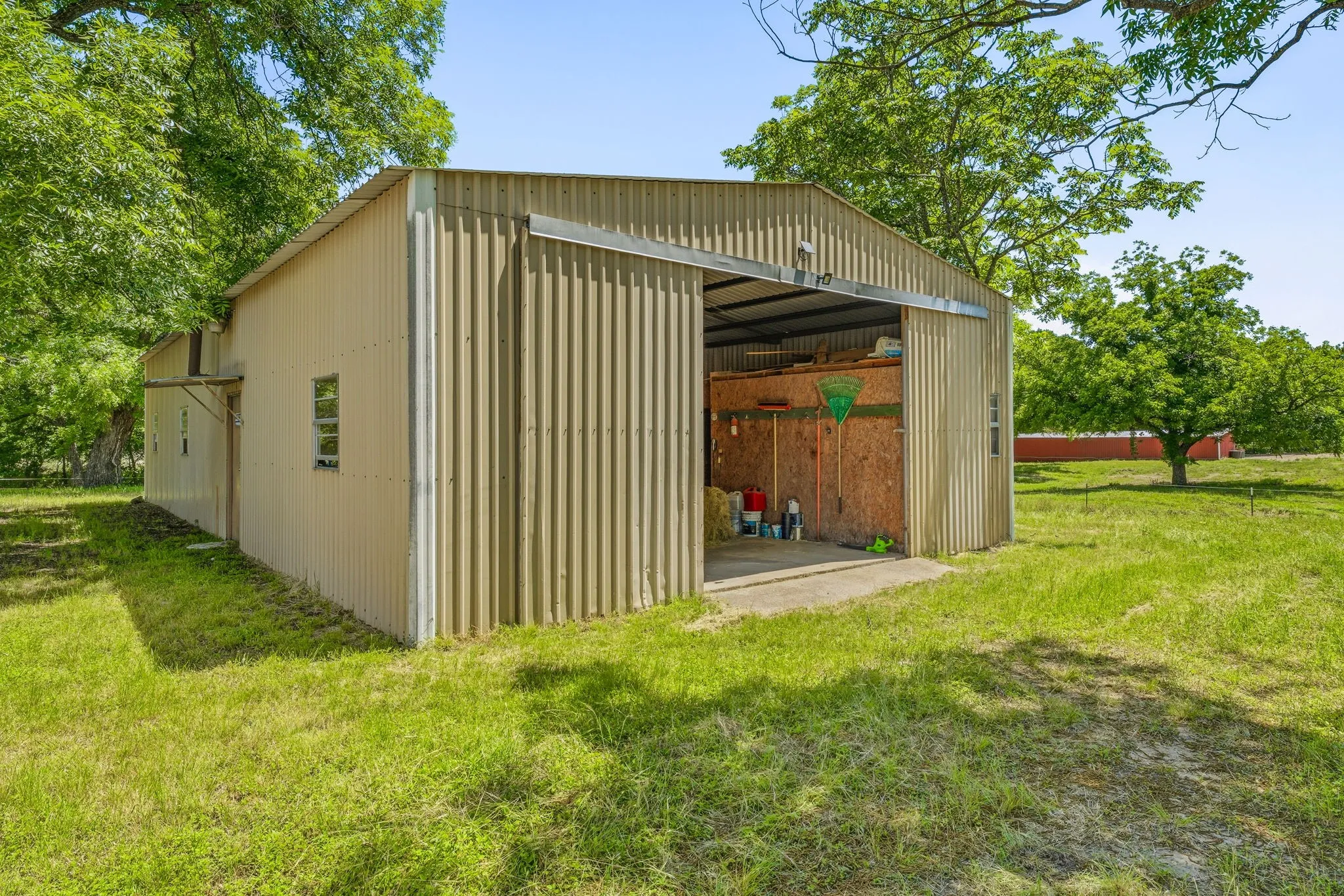 Single Family Residence For Sale in Comanche County , 1105 Indian Creek Drive, Comanche, Texas 76442, 3 Bedroom, 2 Bathroom, 2 Garage spaces, 1,650 Sqft, built in 1981, mls#21275473, Real Estate Agent in Comanche, Homes For Sale in Comanche county, Homes For Sale in Comanche, Realtor in Comanche Texas, Real Estate Brokerage Independent Realty Texas, Luminita Cordes Realtor