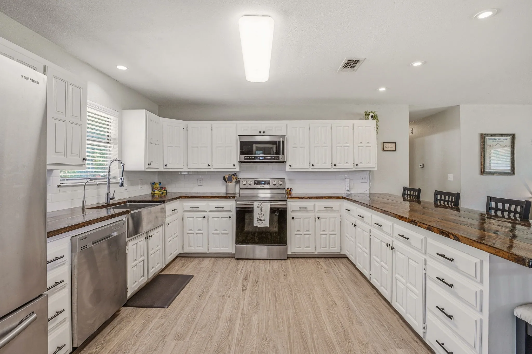 Single Family Residence For Sale in Comanche County , 1105 Indian Creek Drive, Comanche, Texas 76442, 3 Bedroom, 2 Bathroom, 2 Garage spaces, 1,650 Sqft, built in 1981, mls#21275473, Real Estate Agent in Comanche, Homes For Sale in Comanche county, Homes For Sale in Comanche, Realtor in Comanche Texas, Real Estate Brokerage Independent Realty Texas, Luminita Cordes Realtor