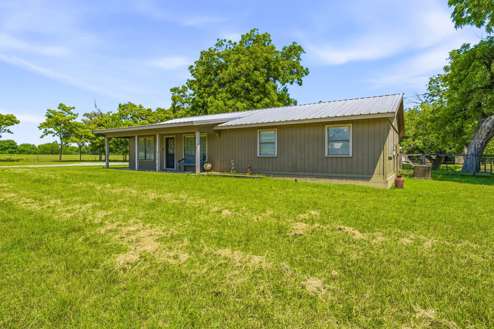 Single Family Residence For Sale in Comanche County , 1105 Indian Creek Drive, Comanche, Texas 76442, 3 Bedroom, 2 Bathroom, 2 Garage spaces, 1,650 Sqft, built in 1981, mls#21275473, Real Estate Agent in Comanche, Homes For Sale in Comanche county, Homes For Sale in Comanche, Realtor in Comanche Texas, Real Estate Brokerage Independent Realty Texas, Luminita Cordes Realtor