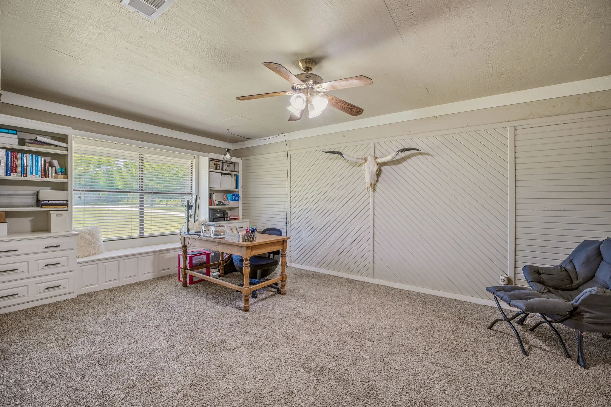 Single Family Residence For Sale in Comanche County , 1105 Indian Creek Drive, Comanche, Texas 76442, 3 Bedroom, 2 Bathroom, 2 Garage spaces, 1,650 Sqft, built in 1981, mls#21275473, Real Estate Agent in Comanche, Homes For Sale in Comanche county, Homes For Sale in Comanche, Realtor in Comanche Texas, Real Estate Brokerage Independent Realty Texas, Luminita Cordes Realtor
