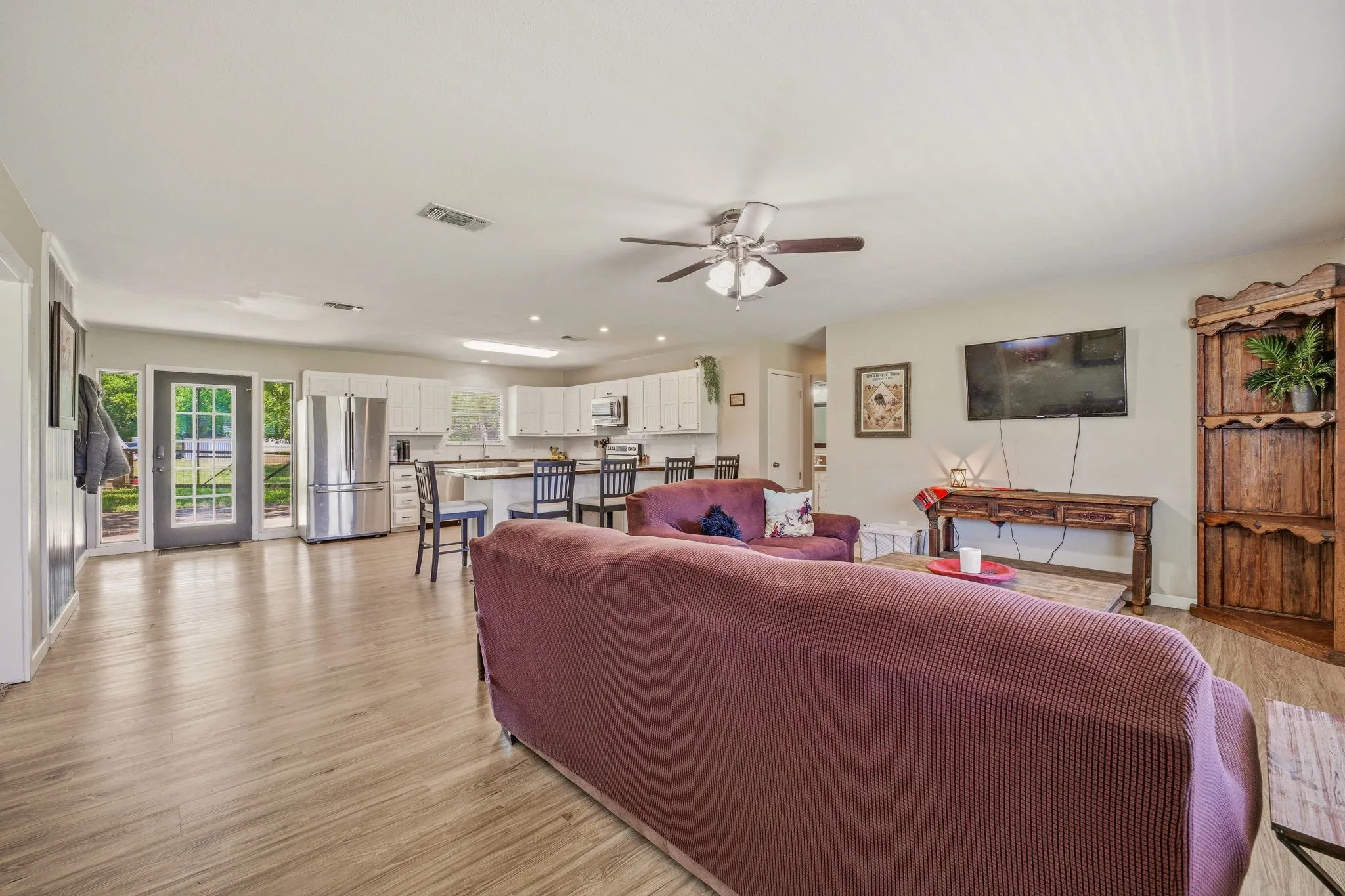 Single Family Residence For Sale in Comanche County , 1105 Indian Creek Drive, Comanche, Texas 76442, 3 Bedroom, 2 Bathroom, 2 Garage spaces, 1,650 Sqft, built in 1981, mls#21275473, Real Estate Agent in Comanche, Homes For Sale in Comanche county, Homes For Sale in Comanche, Realtor in Comanche Texas, Real Estate Brokerage Independent Realty Texas, Luminita Cordes Realtor