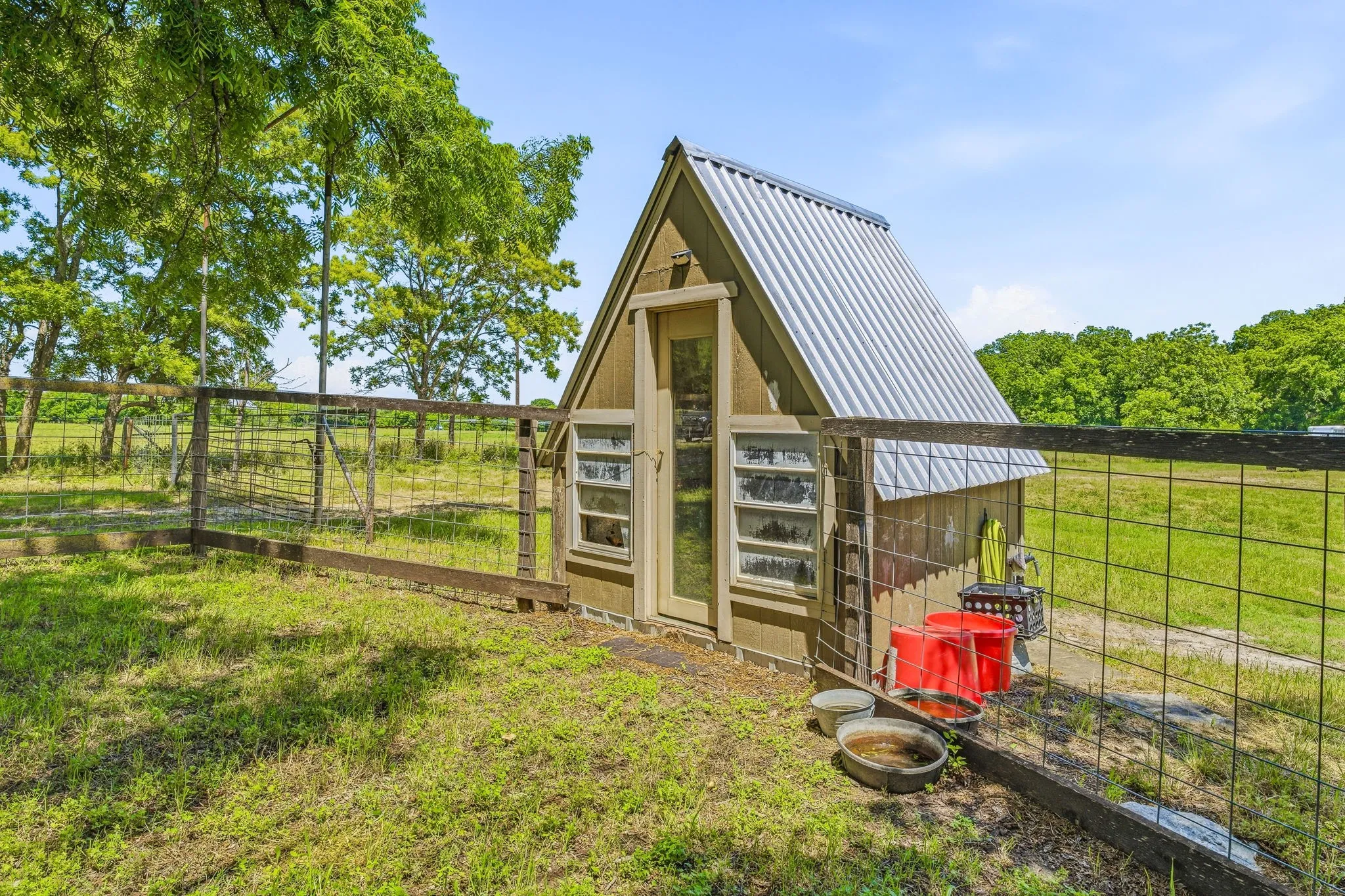 Single Family Residence For Sale in Comanche County , 1105 Indian Creek Drive, Comanche, Texas 76442, 3 Bedroom, 2 Bathroom, 2 Garage spaces, 1,650 Sqft, built in 1981, mls#21275473, Real Estate Agent in Comanche, Homes For Sale in Comanche county, Homes For Sale in Comanche, Realtor in Comanche Texas, Real Estate Brokerage Independent Realty Texas, Luminita Cordes Realtor