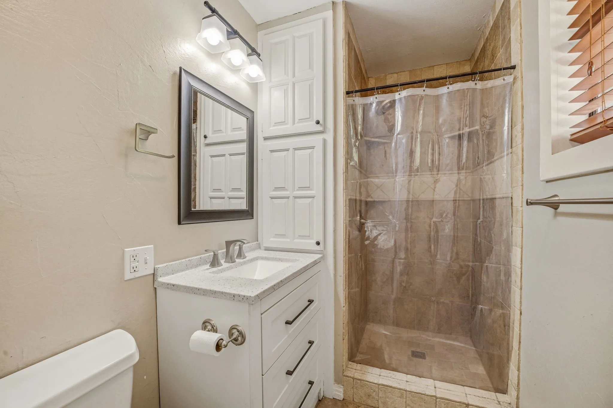 Single Family Residence For Sale in Comanche County , 1105 Indian Creek Drive, Comanche, Texas 76442, 3 Bedroom, 2 Bathroom, 2 Garage spaces, 1,650 Sqft, built in 1981, mls#21275473, Real Estate Agent in Comanche, Homes For Sale in Comanche county, Homes For Sale in Comanche, Realtor in Comanche Texas, Real Estate Brokerage Independent Realty Texas, Luminita Cordes Realtor