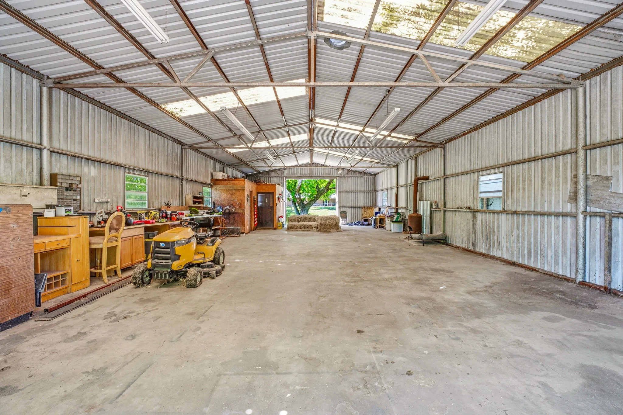 Single Family Residence For Sale in Comanche County , 1105 Indian Creek Drive, Comanche, Texas 76442, 3 Bedroom, 2 Bathroom, 2 Garage spaces, 1,650 Sqft, built in 1981, mls#21275473, Real Estate Agent in Comanche, Homes For Sale in Comanche county, Homes For Sale in Comanche, Realtor in Comanche Texas, Real Estate Brokerage Independent Realty Texas, Luminita Cordes Realtor