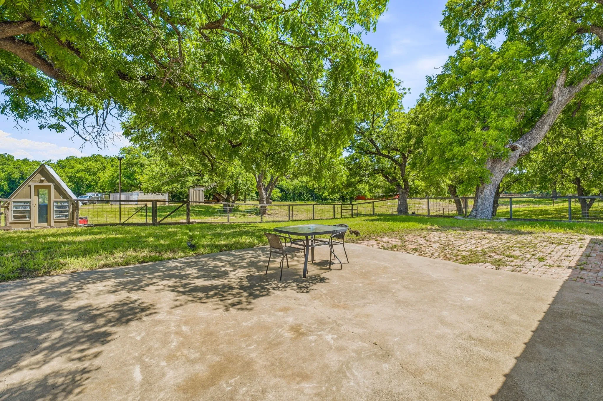 Single Family Residence For Sale in Comanche County , 1105 Indian Creek Drive, Comanche, Texas 76442, 3 Bedroom, 2 Bathroom, 2 Garage spaces, 1,650 Sqft, built in 1981, mls#21275473, Real Estate Agent in Comanche, Homes For Sale in Comanche county, Homes For Sale in Comanche, Realtor in Comanche Texas, Real Estate Brokerage Independent Realty Texas, Luminita Cordes Realtor