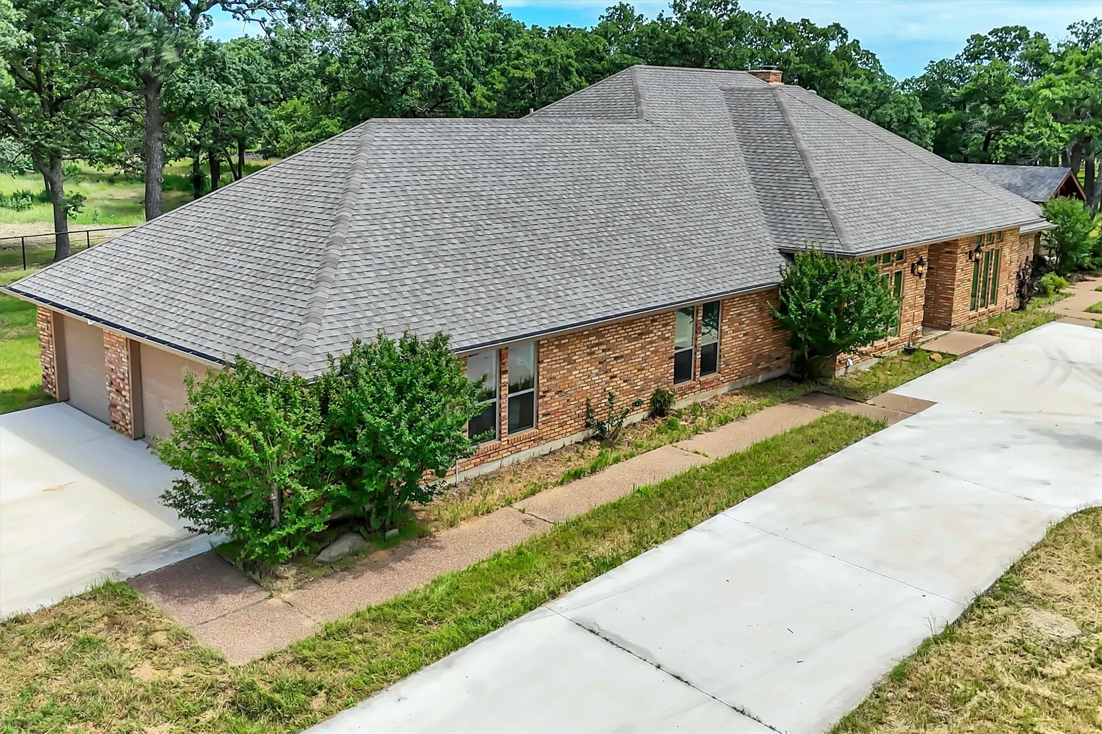 Single Family Residence For Sale in Denton County , 631 Fm 407 E, Argyle, Texas 76226, 4 Bedroom, 3 Bathroom, 3 Garage spaces, 4,790 Sqft, built in 1984, mls#21277293, Real Estate Agent in Argyle, Homes For Sale in Denton county, Homes For Sale in Argyle, Realtor in Argyle Texas, Real Estate Brokerage Independent Realty Texas, Luminita Cordes Realtor