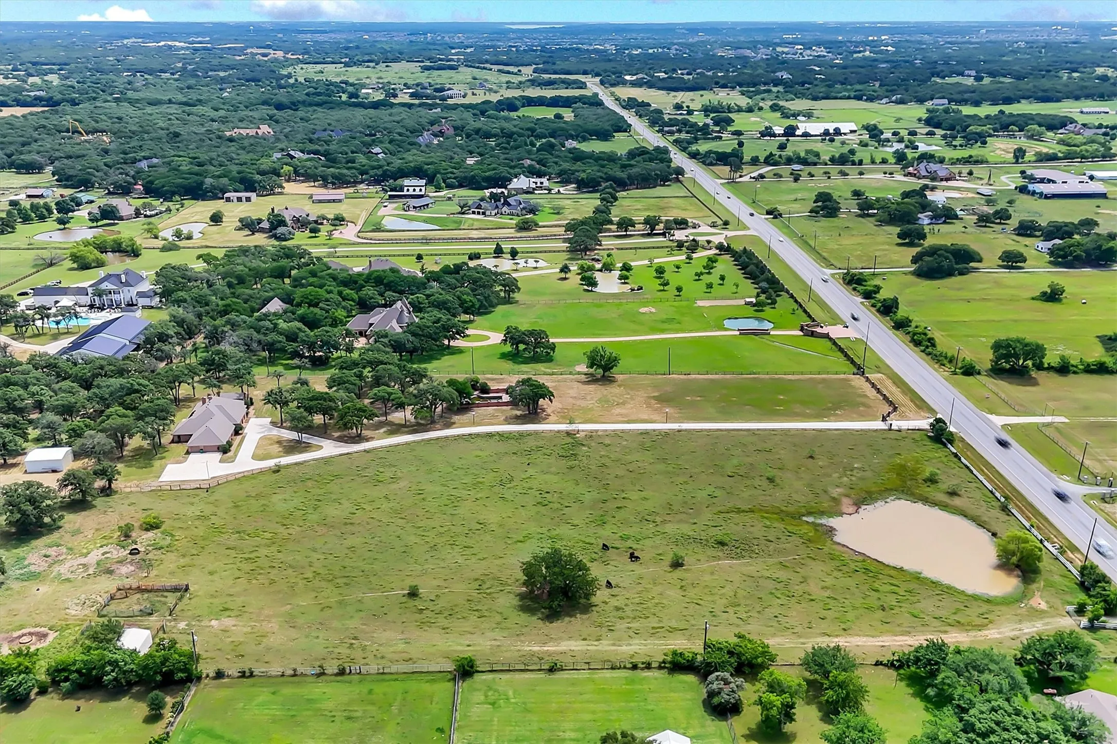 Single Family Residence For Sale in Denton County , 631 Fm 407 E, Argyle, Texas 76226, 4 Bedroom, 3 Bathroom, 3 Garage spaces, 4,790 Sqft, built in 1984, mls#21277293, Real Estate Agent in Argyle, Homes For Sale in Denton county, Homes For Sale in Argyle, Realtor in Argyle Texas, Real Estate Brokerage Independent Realty Texas, Luminita Cordes Realtor