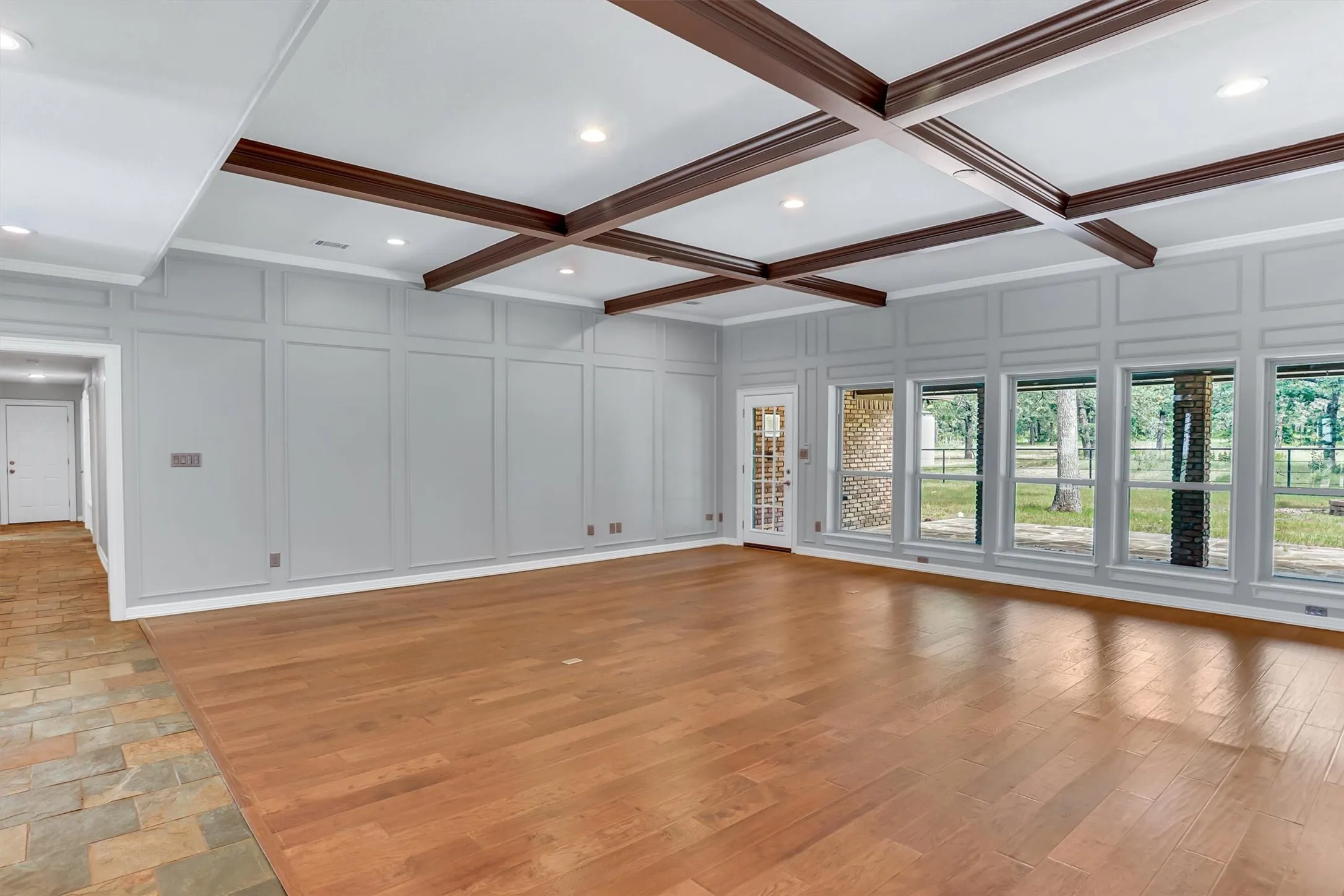 Single Family Residence For Sale in Denton County , 631 Fm 407 E, Argyle, Texas 76226, 4 Bedroom, 3 Bathroom, 3 Garage spaces, 4,790 Sqft, built in 1984, mls#21277293, Real Estate Agent in Argyle, Homes For Sale in Denton county, Homes For Sale in Argyle, Realtor in Argyle Texas, Real Estate Brokerage Independent Realty Texas, Luminita Cordes Realtor