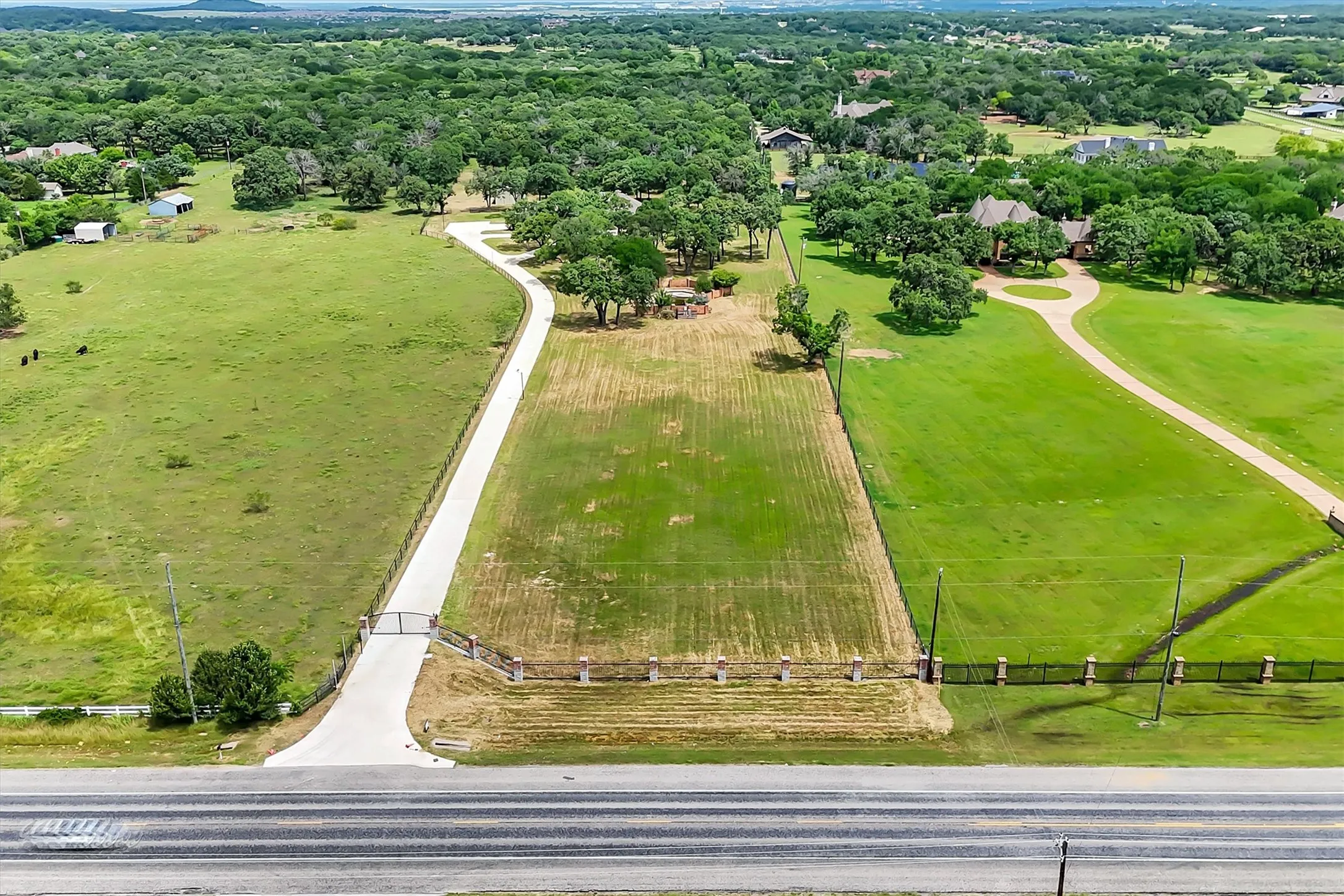 Single Family Residence For Sale in Denton County , 631 Fm 407 E, Argyle, Texas 76226, 4 Bedroom, 3 Bathroom, 3 Garage spaces, 4,790 Sqft, built in 1984, mls#21277293, Real Estate Agent in Argyle, Homes For Sale in Denton county, Homes For Sale in Argyle, Realtor in Argyle Texas, Real Estate Brokerage Independent Realty Texas, Luminita Cordes Realtor