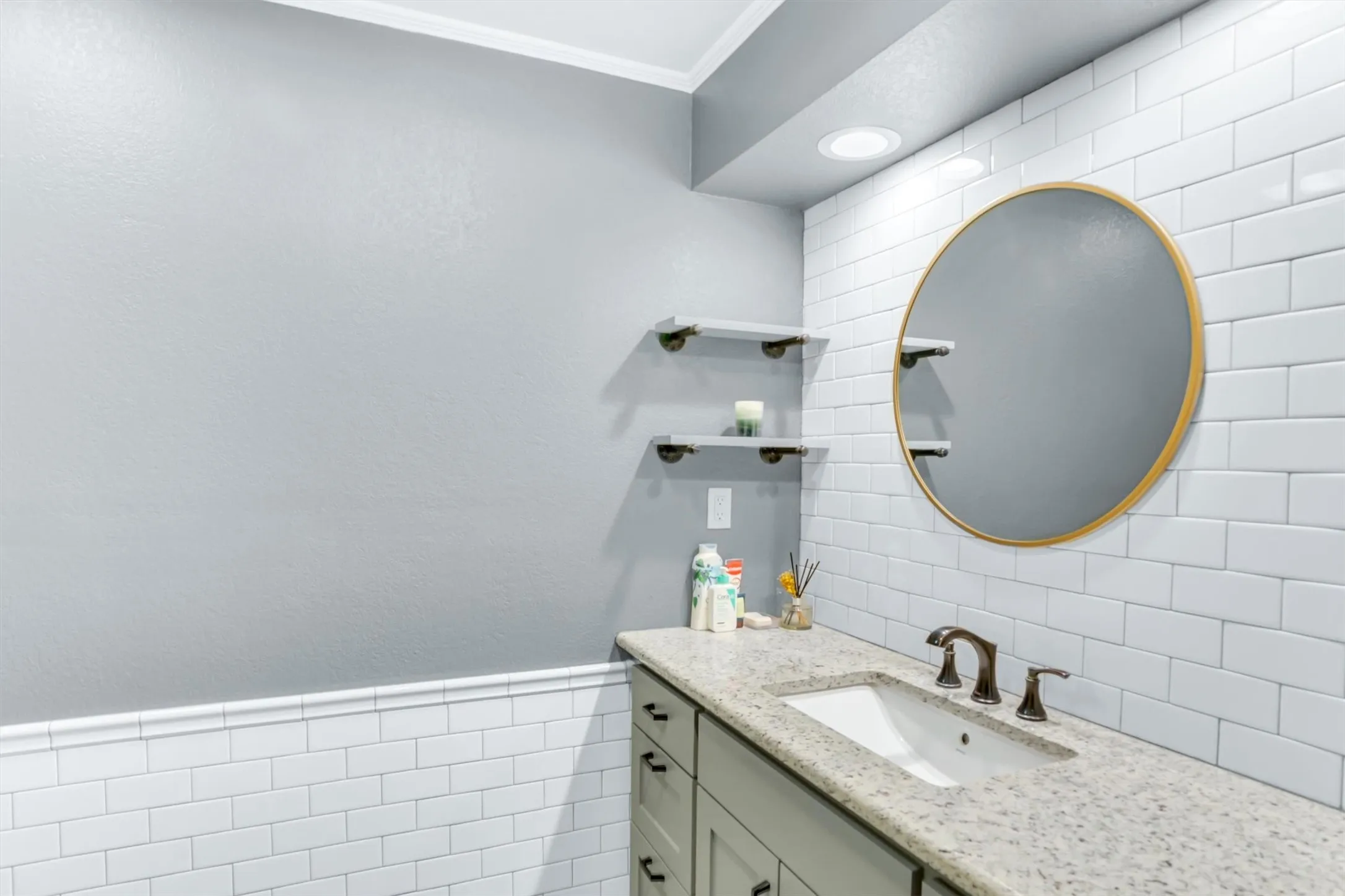 Single Family Residence For Sale in Denton County , 631 Fm 407 E, Argyle, Texas 76226, 4 Bedroom, 3 Bathroom, 3 Garage spaces, 4,790 Sqft, built in 1984, mls#21277293, Real Estate Agent in Argyle, Homes For Sale in Denton county, Homes For Sale in Argyle, Realtor in Argyle Texas, Real Estate Brokerage Independent Realty Texas, Luminita Cordes Realtor