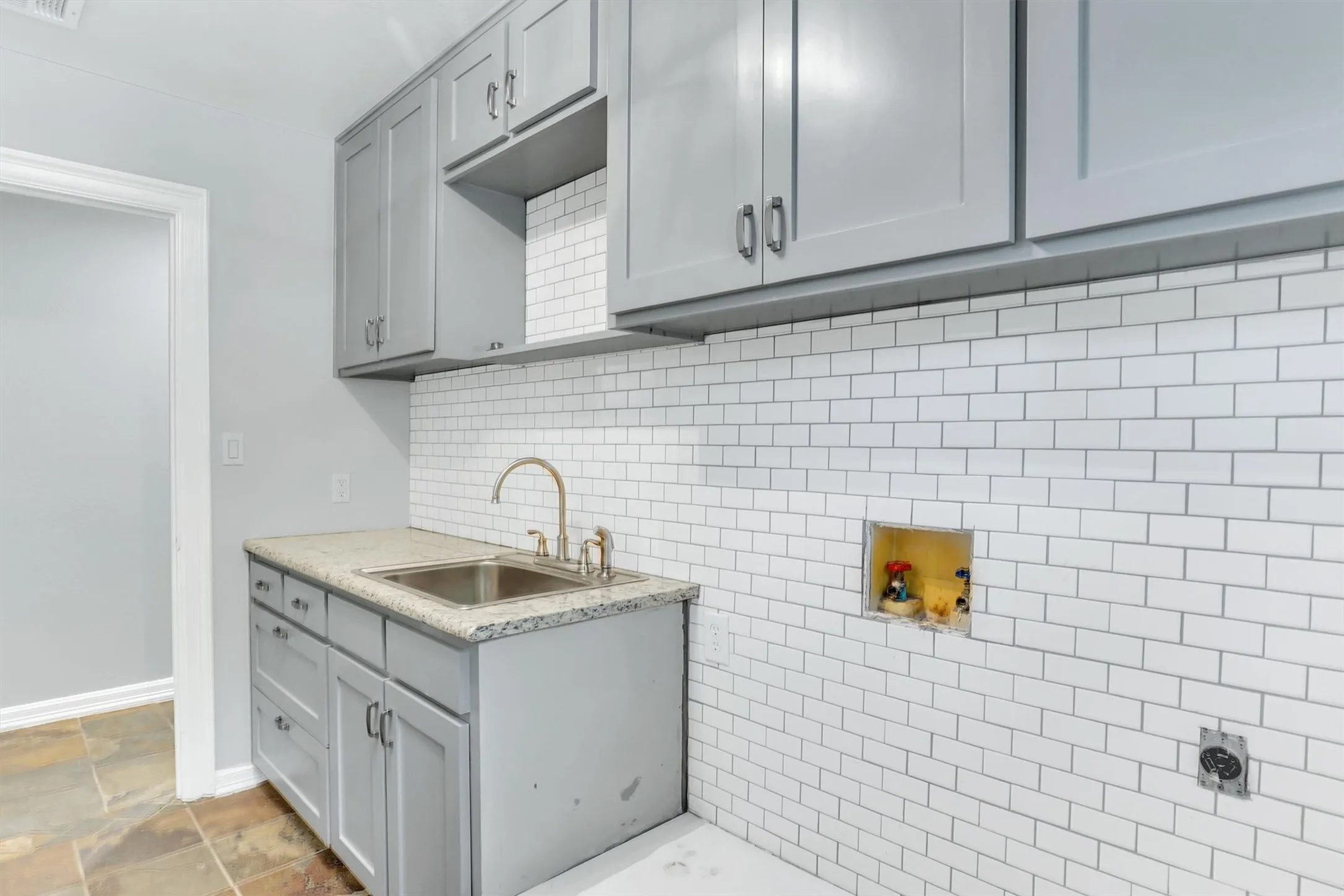 Single Family Residence For Sale in Denton County , 631 Fm 407 E, Argyle, Texas 76226, 4 Bedroom, 3 Bathroom, 3 Garage spaces, 4,790 Sqft, built in 1984, mls#21277293, Real Estate Agent in Argyle, Homes For Sale in Denton county, Homes For Sale in Argyle, Realtor in Argyle Texas, Real Estate Brokerage Independent Realty Texas, Luminita Cordes Realtor
