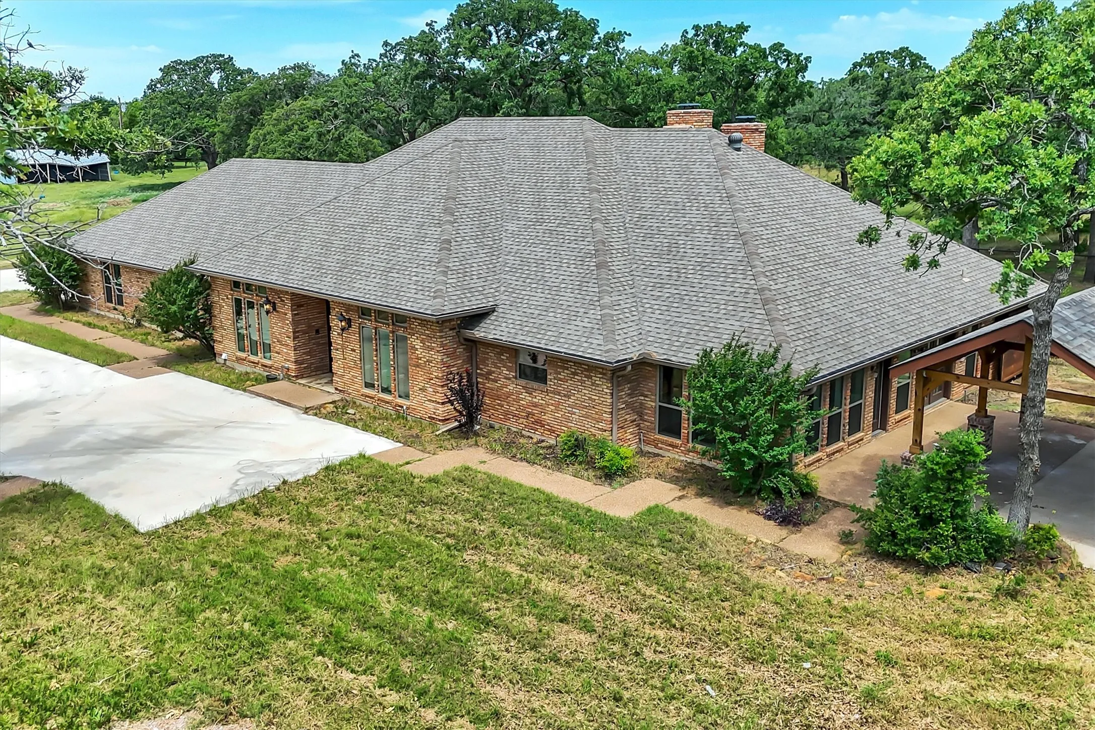 Single Family Residence For Sale in Denton County , 631 Fm 407 E, Argyle, Texas 76226, 4 Bedroom, 3 Bathroom, 3 Garage spaces, 4,790 Sqft, built in 1984, mls#21277293, Real Estate Agent in Argyle, Homes For Sale in Denton county, Homes For Sale in Argyle, Realtor in Argyle Texas, Real Estate Brokerage Independent Realty Texas, Luminita Cordes Realtor