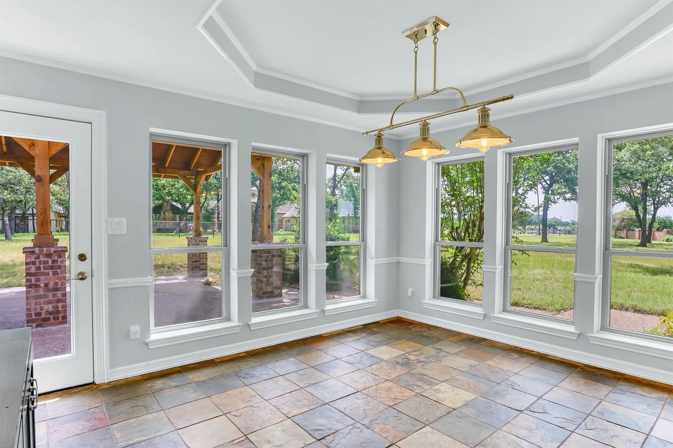 Single Family Residence For Sale in Denton County , 631 Fm 407 E, Argyle, Texas 76226, 4 Bedroom, 3 Bathroom, 3 Garage spaces, 4,790 Sqft, built in 1984, mls#21277293, Real Estate Agent in Argyle, Homes For Sale in Denton county, Homes For Sale in Argyle, Realtor in Argyle Texas, Real Estate Brokerage Independent Realty Texas, Luminita Cordes Realtor