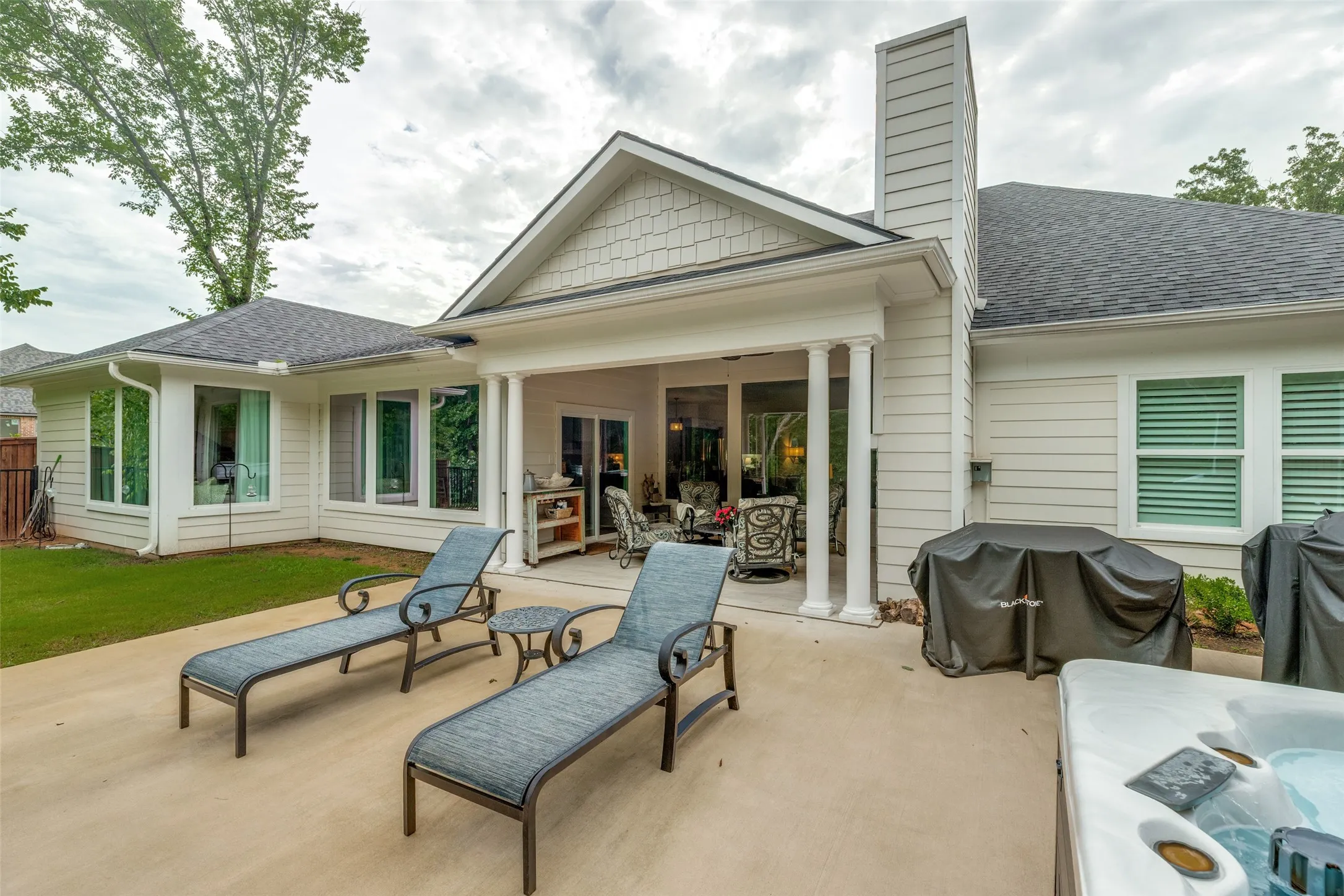 Single Family Residence For Sale in Grayson County , 915 Waterloo Lake Drive, Denison, Texas 75020, 4 Bedroom, 4 Bathroom, 2 Garage spaces, 2,918 Sqft, built in 2020, mls#21274994, Real Estate Agent in Denison, Homes For Sale in Grayson county, Homes For Sale in Denison, Realtor in Denison Texas, Real Estate Brokerage Independent Realty Texas, Luminita Cordes Realtor