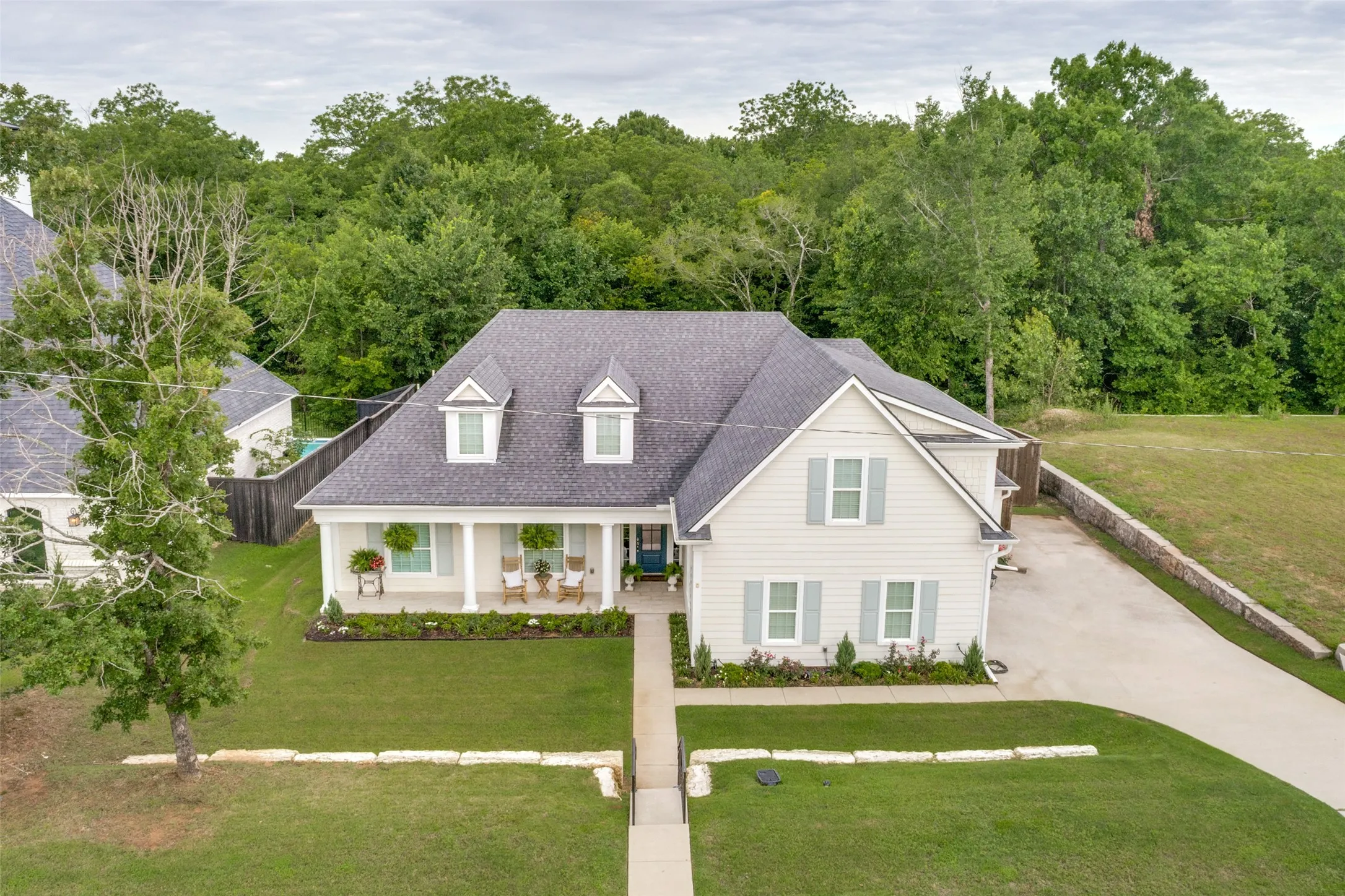 Single Family Residence For Sale in Grayson County , 915 Waterloo Lake Drive, Denison, Texas 75020, 4 Bedroom, 4 Bathroom, 2 Garage spaces, 2,918 Sqft, built in 2020, mls#21274994, Real Estate Agent in Denison, Homes For Sale in Grayson county, Homes For Sale in Denison, Realtor in Denison Texas, Real Estate Brokerage Independent Realty Texas, Luminita Cordes Realtor
