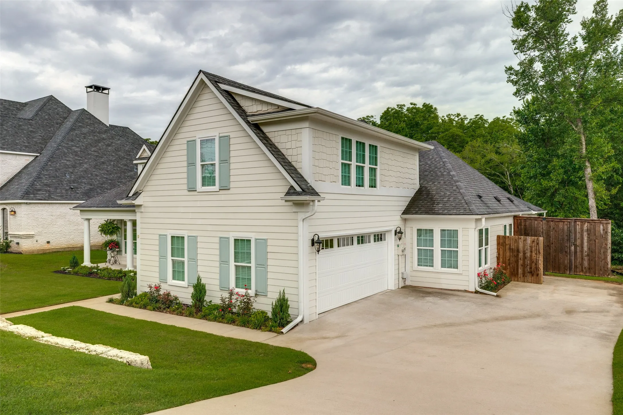 Single Family Residence For Sale in Grayson County , 915 Waterloo Lake Drive, Denison, Texas 75020, 4 Bedroom, 4 Bathroom, 2 Garage spaces, 2,918 Sqft, built in 2020, mls#21274994, Real Estate Agent in Denison, Homes For Sale in Grayson county, Homes For Sale in Denison, Realtor in Denison Texas, Real Estate Brokerage Independent Realty Texas, Luminita Cordes Realtor