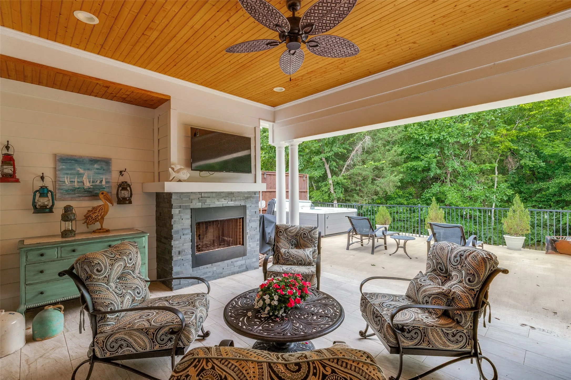 Single Family Residence For Sale in Grayson County , 915 Waterloo Lake Drive, Denison, Texas 75020, 4 Bedroom, 4 Bathroom, 2 Garage spaces, 2,918 Sqft, built in 2020, mls#21274994, Real Estate Agent in Denison, Homes For Sale in Grayson county, Homes For Sale in Denison, Realtor in Denison Texas, Real Estate Brokerage Independent Realty Texas, Luminita Cordes Realtor