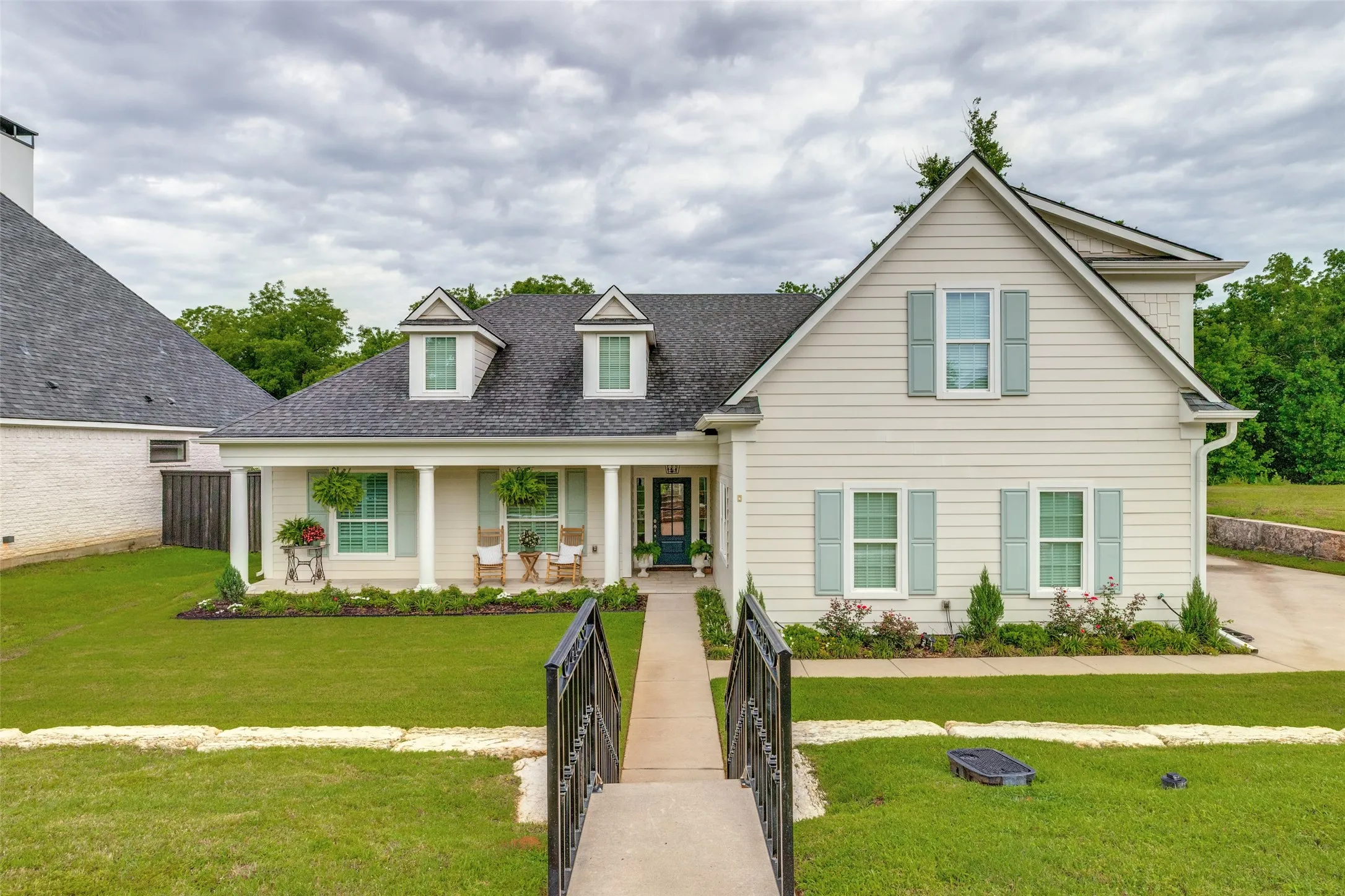 Single Family Residence For Sale in Grayson County , 915 Waterloo Lake Drive, Denison, Texas 75020, 4 Bedroom, 4 Bathroom, 2 Garage spaces, 2,918 Sqft, built in 2020, mls#21274994, Real Estate Agent in Denison, Homes For Sale in Grayson county, Homes For Sale in Denison, Realtor in Denison Texas, Real Estate Brokerage Independent Realty Texas, Luminita Cordes Realtor