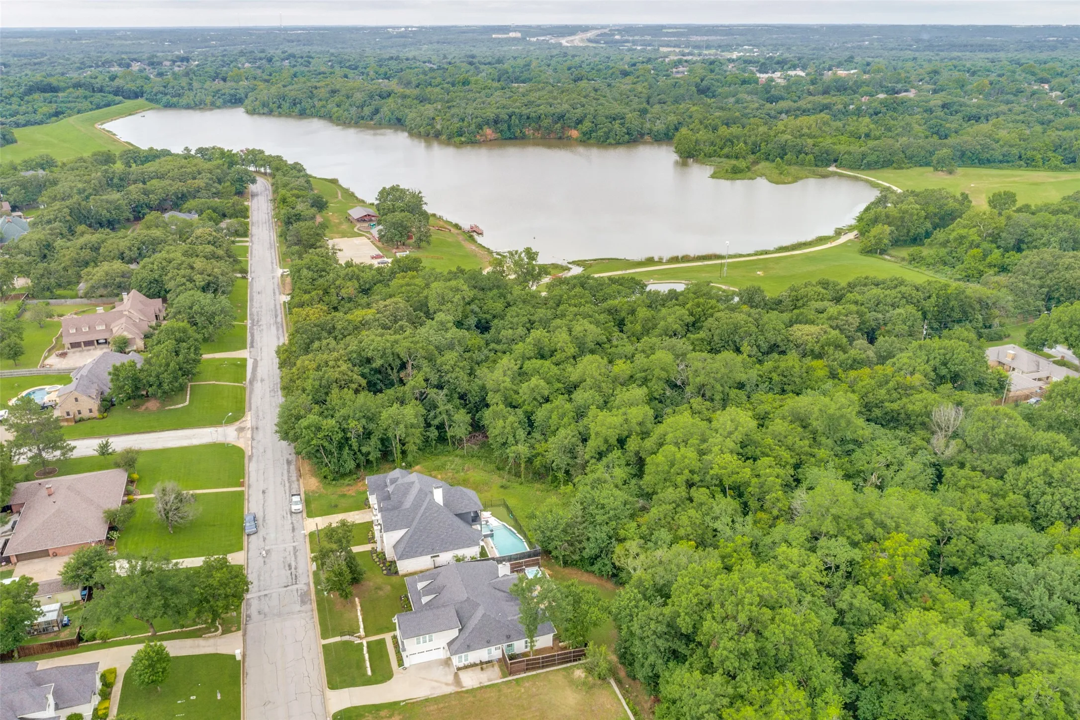 Single Family Residence For Sale in Grayson County , 915 Waterloo Lake Drive, Denison, Texas 75020, 4 Bedroom, 4 Bathroom, 2 Garage spaces, 2,918 Sqft, built in 2020, mls#21274994, Real Estate Agent in Denison, Homes For Sale in Grayson county, Homes For Sale in Denison, Realtor in Denison Texas, Real Estate Brokerage Independent Realty Texas, Luminita Cordes Realtor