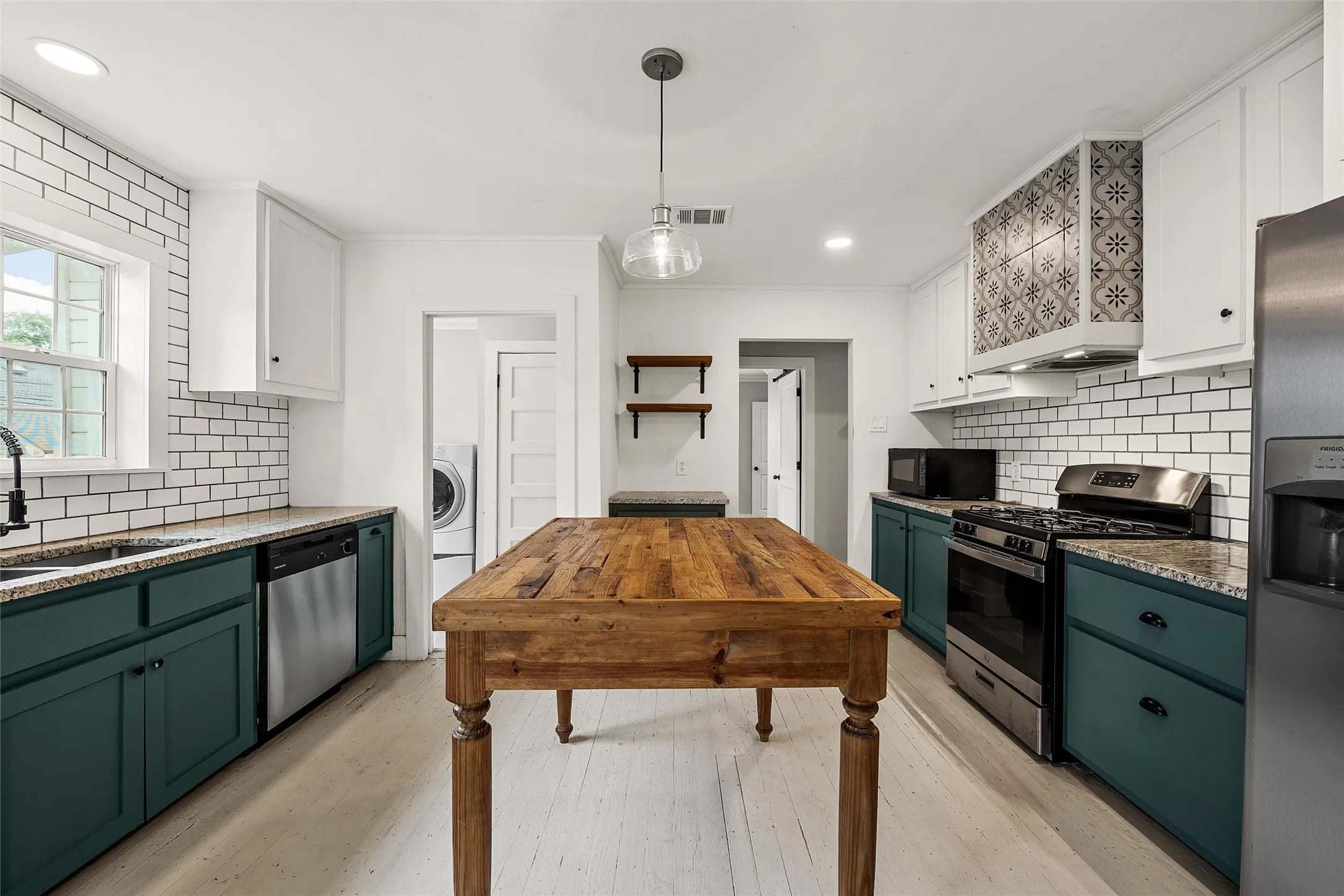 Single Family Residence For Rent in Mc Lennan County , 2704 Herring Avenue, Waco, Texas 76708, 2 Bedroom, 2 Bathroom, Garage spaces, 1,286 Sqft, built in 1939, mls#21277315, Real Estate Agent in Waco, Homes For Rent in Mc Lennan county, Homes For Rent in Waco, Realtor in Waco Texas, Real Estate Brokerage Independent Realty Texas, Luminita Cordes Realtor