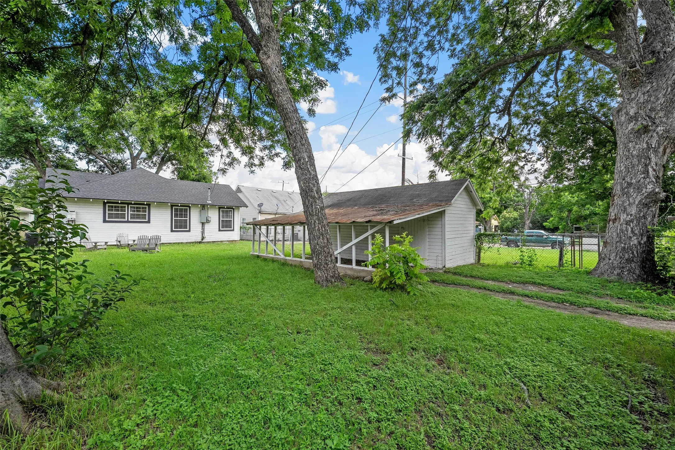 Single Family Residence For Rent in Mc Lennan County , 2704 Herring Avenue, Waco, Texas 76708, 2 Bedroom, 2 Bathroom, Garage spaces, 1,286 Sqft, built in 1939, mls#21277315, Real Estate Agent in Waco, Homes For Rent in Mc Lennan county, Homes For Rent in Waco, Realtor in Waco Texas, Real Estate Brokerage Independent Realty Texas, Luminita Cordes Realtor