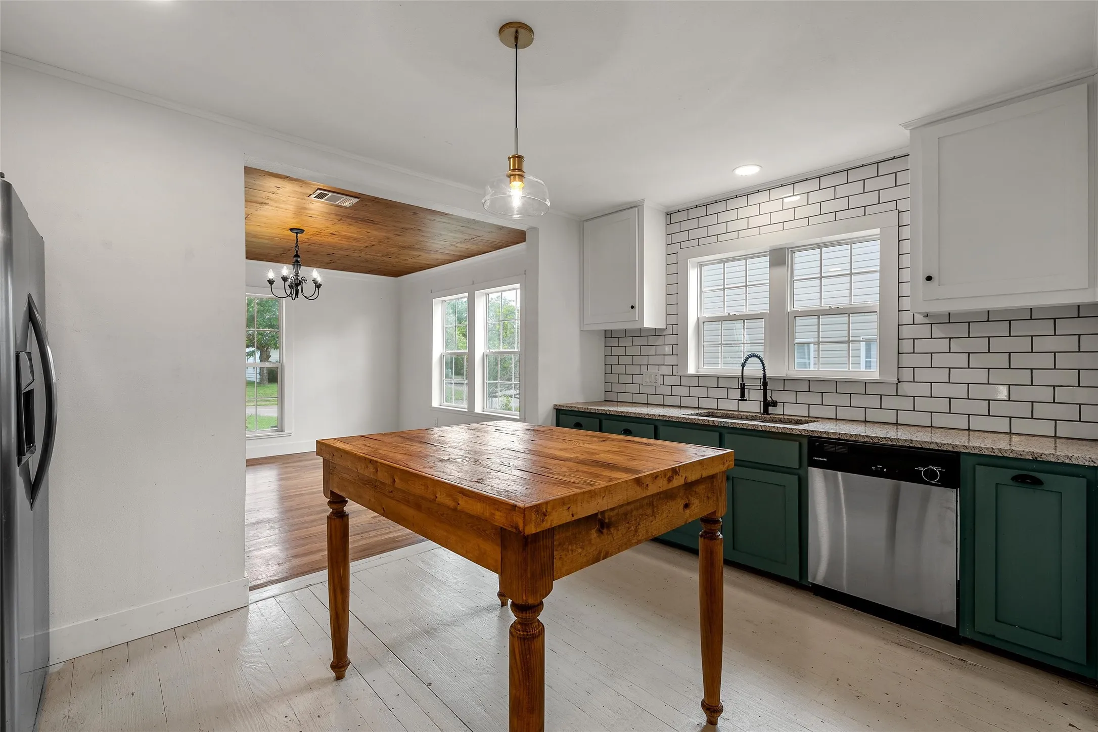 Single Family Residence For Rent in Mc Lennan County , 2704 Herring Avenue, Waco, Texas 76708, 2 Bedroom, 2 Bathroom, Garage spaces, 1,286 Sqft, built in 1939, mls#21277315, Real Estate Agent in Waco, Homes For Rent in Mc Lennan county, Homes For Rent in Waco, Realtor in Waco Texas, Real Estate Brokerage Independent Realty Texas, Luminita Cordes Realtor
