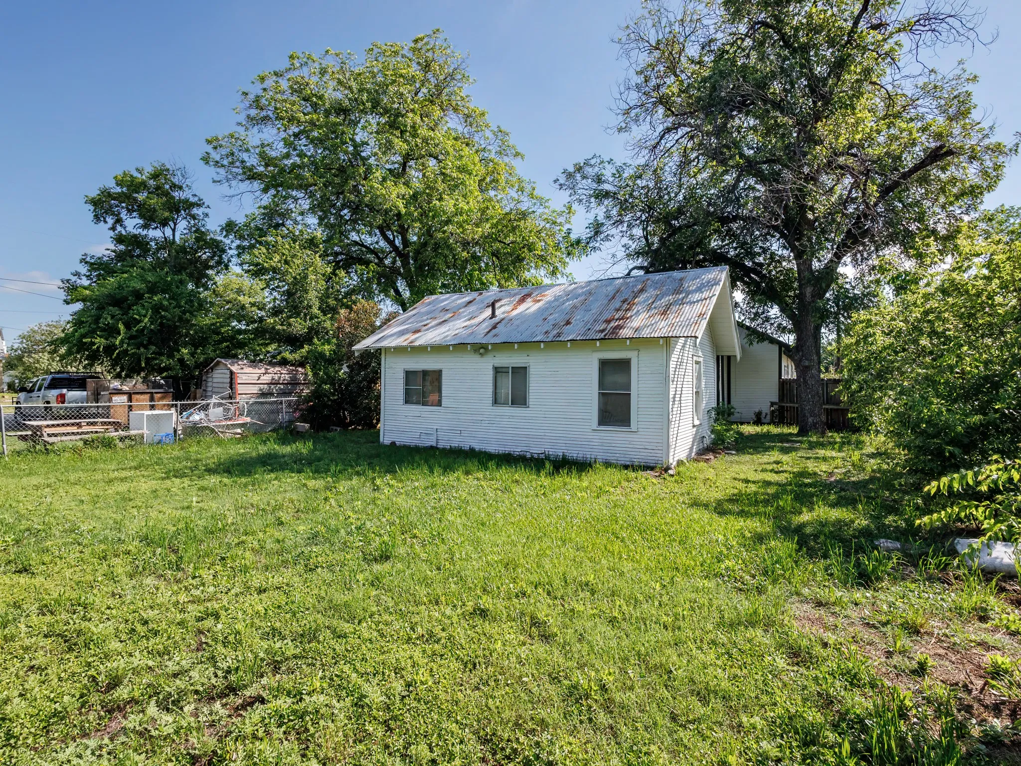 Single Family Residence For Sale in Brown County , 1703 7th Street, Brownwood, Texas 76801, 2 Bedroom, 1 Bathroom, Garage spaces, 1,484 Sqft, built in 0, mls#21276589, Real Estate Agent in Brownwood, Homes For Sale in Brown county, Homes For Sale in Brownwood, Realtor in Brownwood Texas, Real Estate Brokerage Independent Realty Texas, Luminita Cordes Realtor