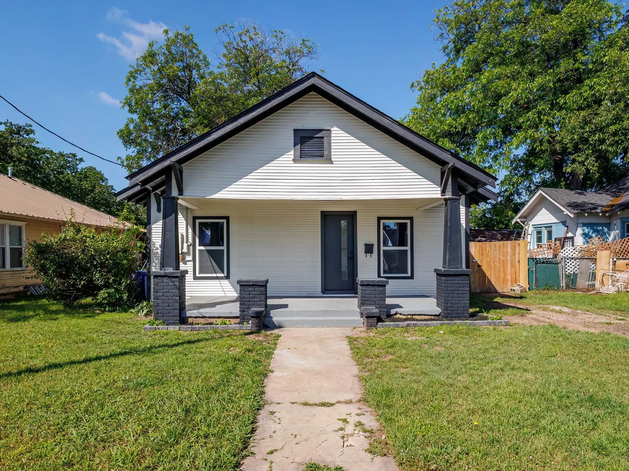 Single Family Residence For Sale in Brown County , 1703 7th Street, Brownwood, Texas 76801, 2 Bedroom, 1 Bathroom, Garage spaces, 1,484 Sqft, built in 0, mls#21276589, Real Estate Agent in Brownwood, Homes For Sale in Brown county, Homes For Sale in Brownwood, Realtor in Brownwood Texas, Real Estate Brokerage Independent Realty Texas, Luminita Cordes Realtor