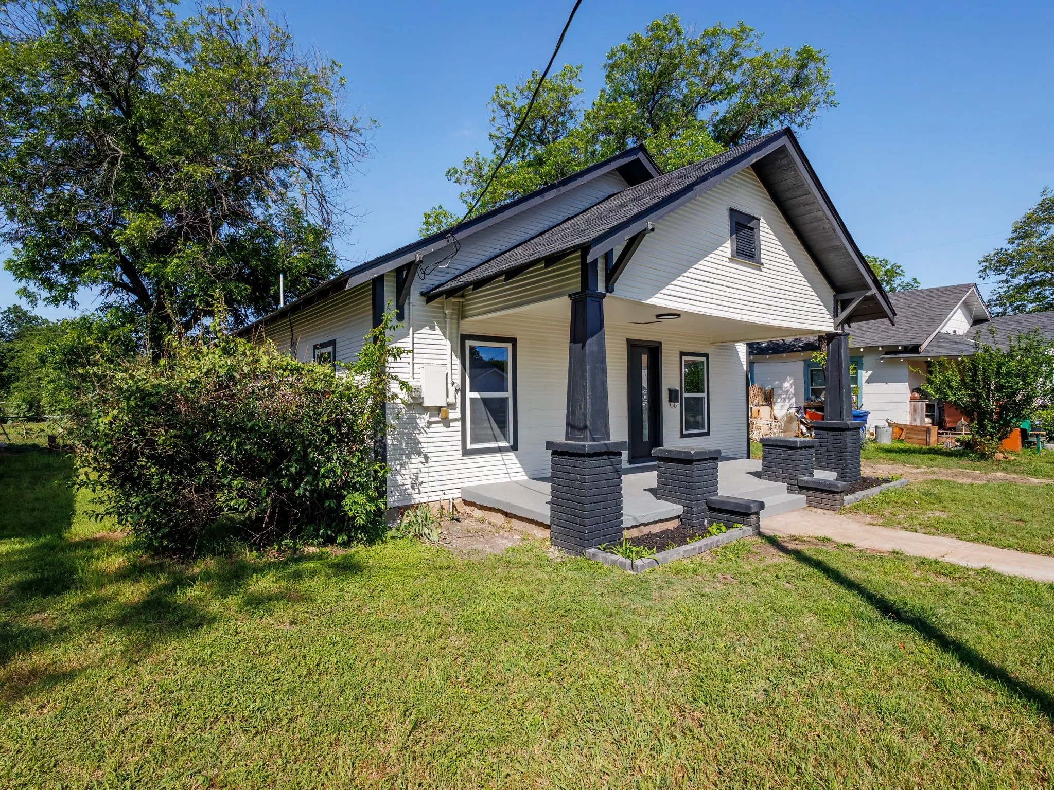 Single Family Residence For Sale in Brown County , 1703 7th Street, Brownwood, Texas 76801, 2 Bedroom, 1 Bathroom, Garage spaces, 1,484 Sqft, built in 0, mls#21276589, Real Estate Agent in Brownwood, Homes For Sale in Brown county, Homes For Sale in Brownwood, Realtor in Brownwood Texas, Real Estate Brokerage Independent Realty Texas, Luminita Cordes Realtor