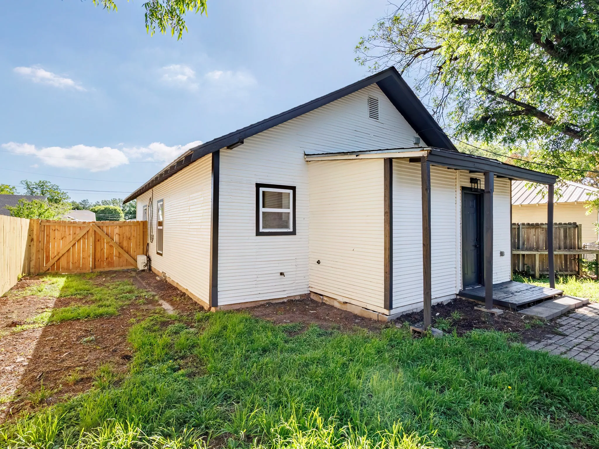 Single Family Residence For Sale in Brown County , 1703 7th Street, Brownwood, Texas 76801, 2 Bedroom, 1 Bathroom, Garage spaces, 1,484 Sqft, built in 0, mls#21276589, Real Estate Agent in Brownwood, Homes For Sale in Brown county, Homes For Sale in Brownwood, Realtor in Brownwood Texas, Real Estate Brokerage Independent Realty Texas, Luminita Cordes Realtor