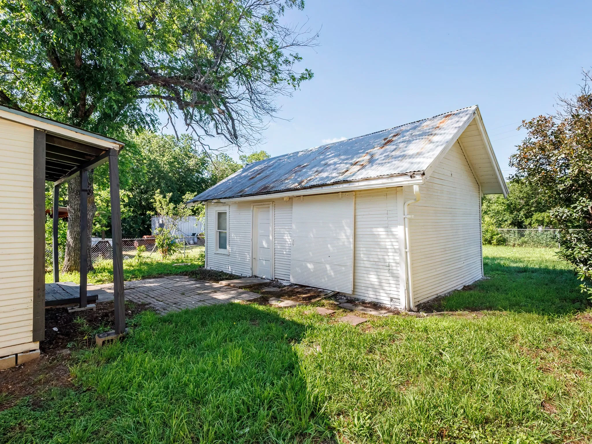 Single Family Residence For Sale in Brown County , 1703 7th Street, Brownwood, Texas 76801, 2 Bedroom, 1 Bathroom, Garage spaces, 1,484 Sqft, built in 0, mls#21276589, Real Estate Agent in Brownwood, Homes For Sale in Brown county, Homes For Sale in Brownwood, Realtor in Brownwood Texas, Real Estate Brokerage Independent Realty Texas, Luminita Cordes Realtor