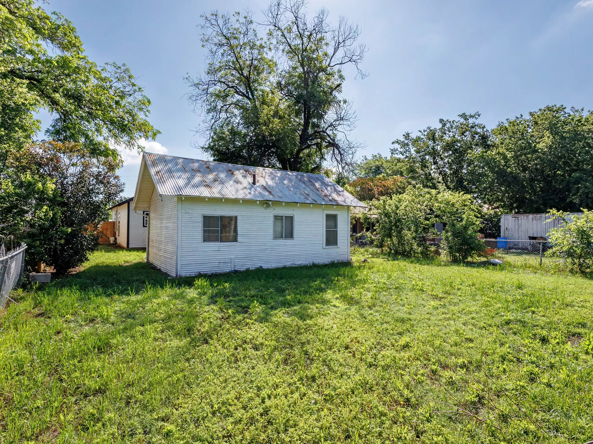 Single Family Residence For Sale in Brown County , 1703 7th Street, Brownwood, Texas 76801, 2 Bedroom, 1 Bathroom, Garage spaces, 1,484 Sqft, built in 0, mls#21276589, Real Estate Agent in Brownwood, Homes For Sale in Brown county, Homes For Sale in Brownwood, Realtor in Brownwood Texas, Real Estate Brokerage Independent Realty Texas, Luminita Cordes Realtor