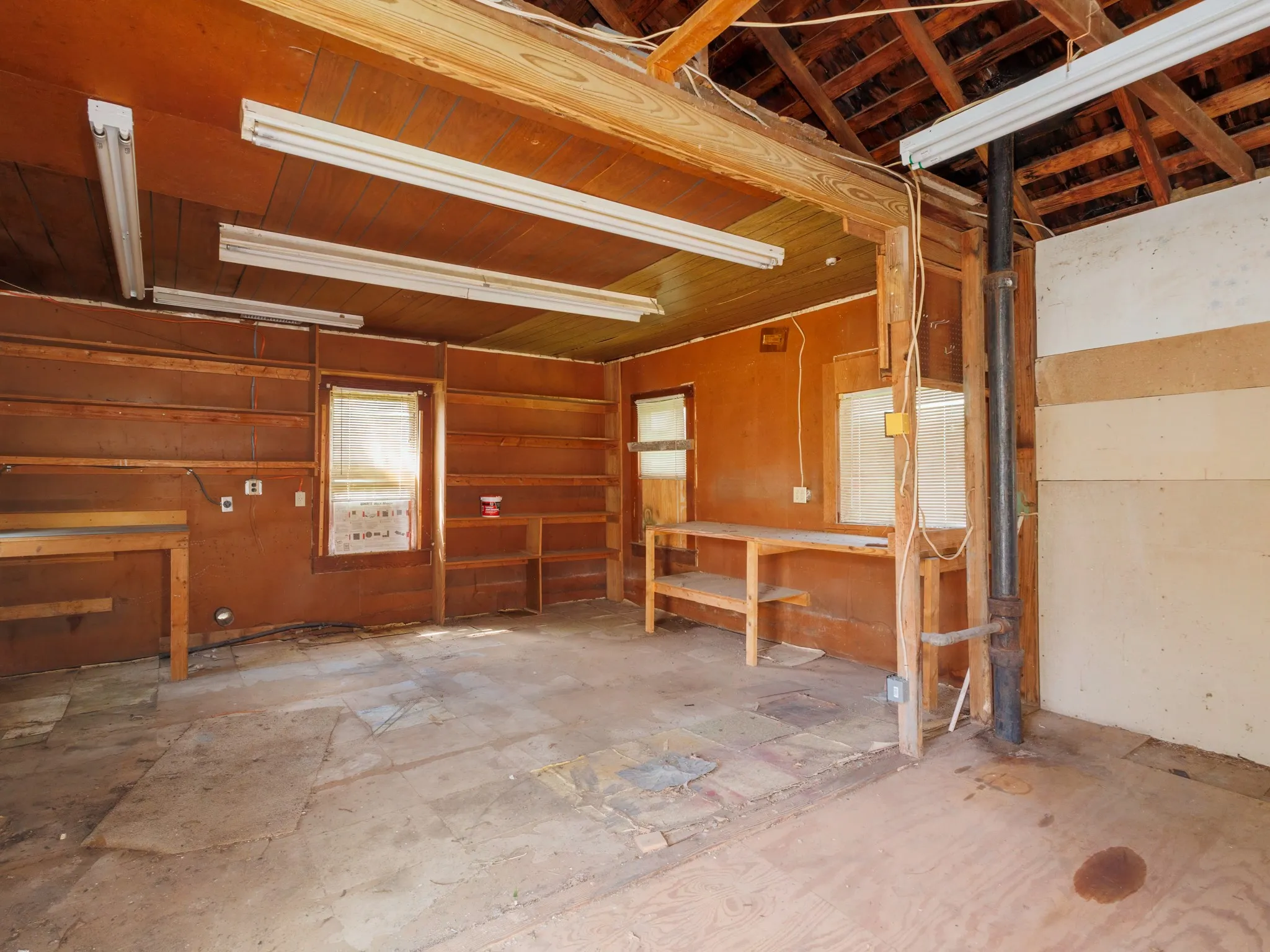 Single Family Residence For Sale in Brown County , 1703 7th Street, Brownwood, Texas 76801, 2 Bedroom, 1 Bathroom, Garage spaces, 1,484 Sqft, built in 0, mls#21276589, Real Estate Agent in Brownwood, Homes For Sale in Brown county, Homes For Sale in Brownwood, Realtor in Brownwood Texas, Real Estate Brokerage Independent Realty Texas, Luminita Cordes Realtor