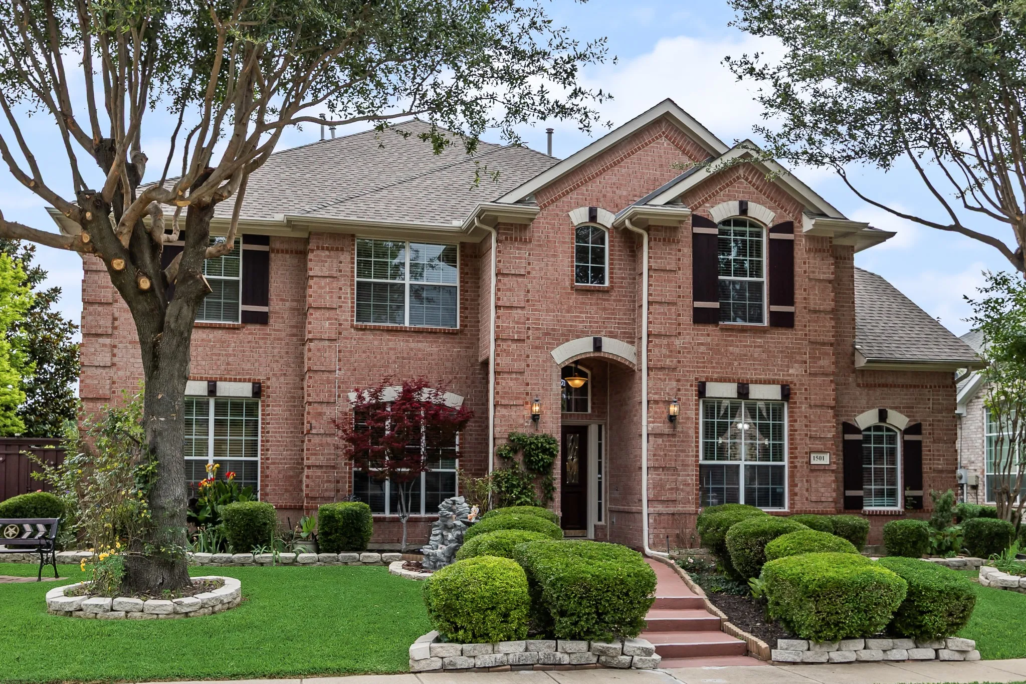 Single Family Residence For Sale in Dallas County , 1501 Weathered Wood Lane, Garland, Texas 75040, 5 Bedroom, 4 Bathroom, 2 Garage spaces, 4,018 Sqft, built in 2002, mls#21266903, Real Estate Agent in Garland, Homes For Sale in Dallas county, Homes For Sale in Garland, Realtor in Garland Texas, Real Estate Brokerage Independent Realty Texas, Luminita Cordes Realtor