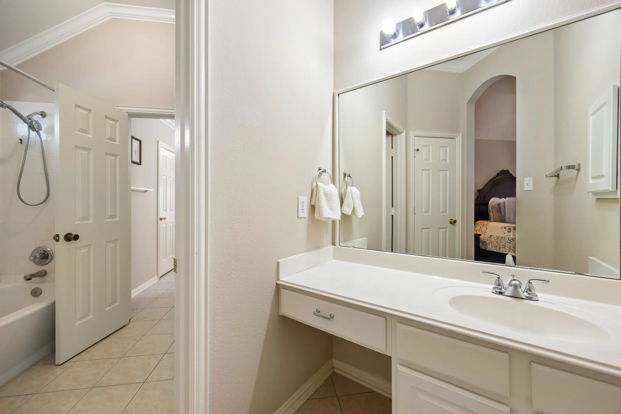 Single Family Residence For Sale in Dallas County , 1501 Weathered Wood Lane, Garland, Texas 75040, 5 Bedroom, 4 Bathroom, 2 Garage spaces, 4,018 Sqft, built in 2002, mls#21266903, Real Estate Agent in Garland, Homes For Sale in Dallas county, Homes For Sale in Garland, Realtor in Garland Texas, Real Estate Brokerage Independent Realty Texas, Luminita Cordes Realtor