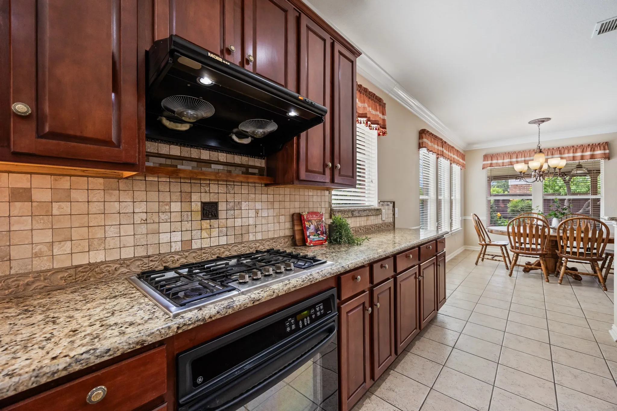 Single Family Residence For Sale in Dallas County , 1501 Weathered Wood Lane, Garland, Texas 75040, 5 Bedroom, 4 Bathroom, 2 Garage spaces, 4,018 Sqft, built in 2002, mls#21266903, Real Estate Agent in Garland, Homes For Sale in Dallas county, Homes For Sale in Garland, Realtor in Garland Texas, Real Estate Brokerage Independent Realty Texas, Luminita Cordes Realtor