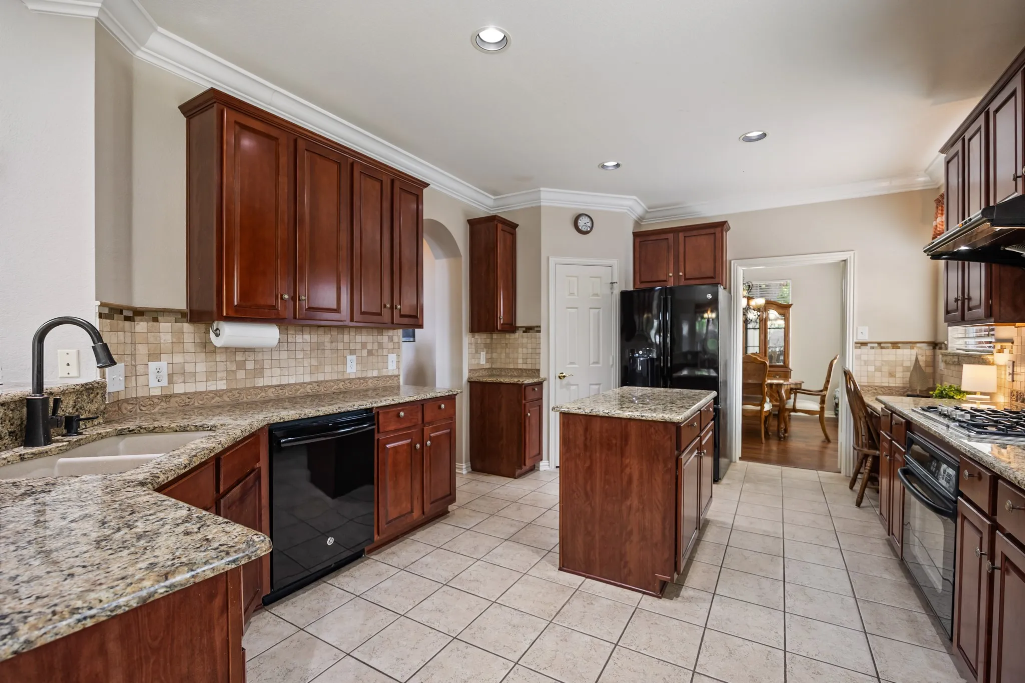 Single Family Residence For Sale in Dallas County , 1501 Weathered Wood Lane, Garland, Texas 75040, 5 Bedroom, 4 Bathroom, 2 Garage spaces, 4,018 Sqft, built in 2002, mls#21266903, Real Estate Agent in Garland, Homes For Sale in Dallas county, Homes For Sale in Garland, Realtor in Garland Texas, Real Estate Brokerage Independent Realty Texas, Luminita Cordes Realtor