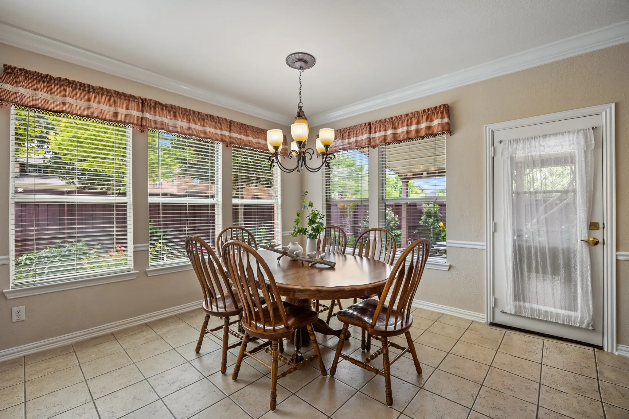 Single Family Residence For Sale in Dallas County , 1501 Weathered Wood Lane, Garland, Texas 75040, 5 Bedroom, 4 Bathroom, 2 Garage spaces, 4,018 Sqft, built in 2002, mls#21266903, Real Estate Agent in Garland, Homes For Sale in Dallas county, Homes For Sale in Garland, Realtor in Garland Texas, Real Estate Brokerage Independent Realty Texas, Luminita Cordes Realtor
