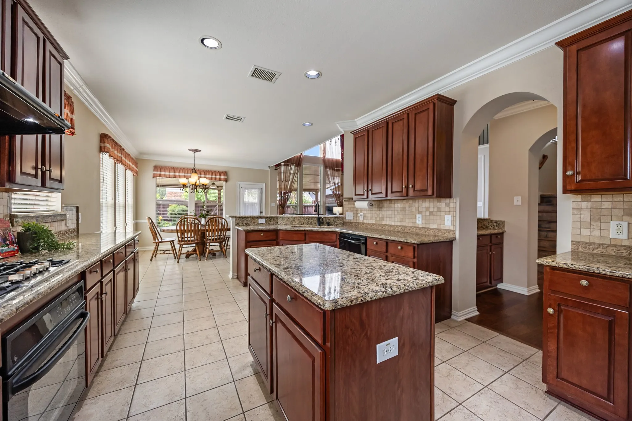 Single Family Residence For Sale in Dallas County , 1501 Weathered Wood Lane, Garland, Texas 75040, 5 Bedroom, 4 Bathroom, 2 Garage spaces, 4,018 Sqft, built in 2002, mls#21266903, Real Estate Agent in Garland, Homes For Sale in Dallas county, Homes For Sale in Garland, Realtor in Garland Texas, Real Estate Brokerage Independent Realty Texas, Luminita Cordes Realtor