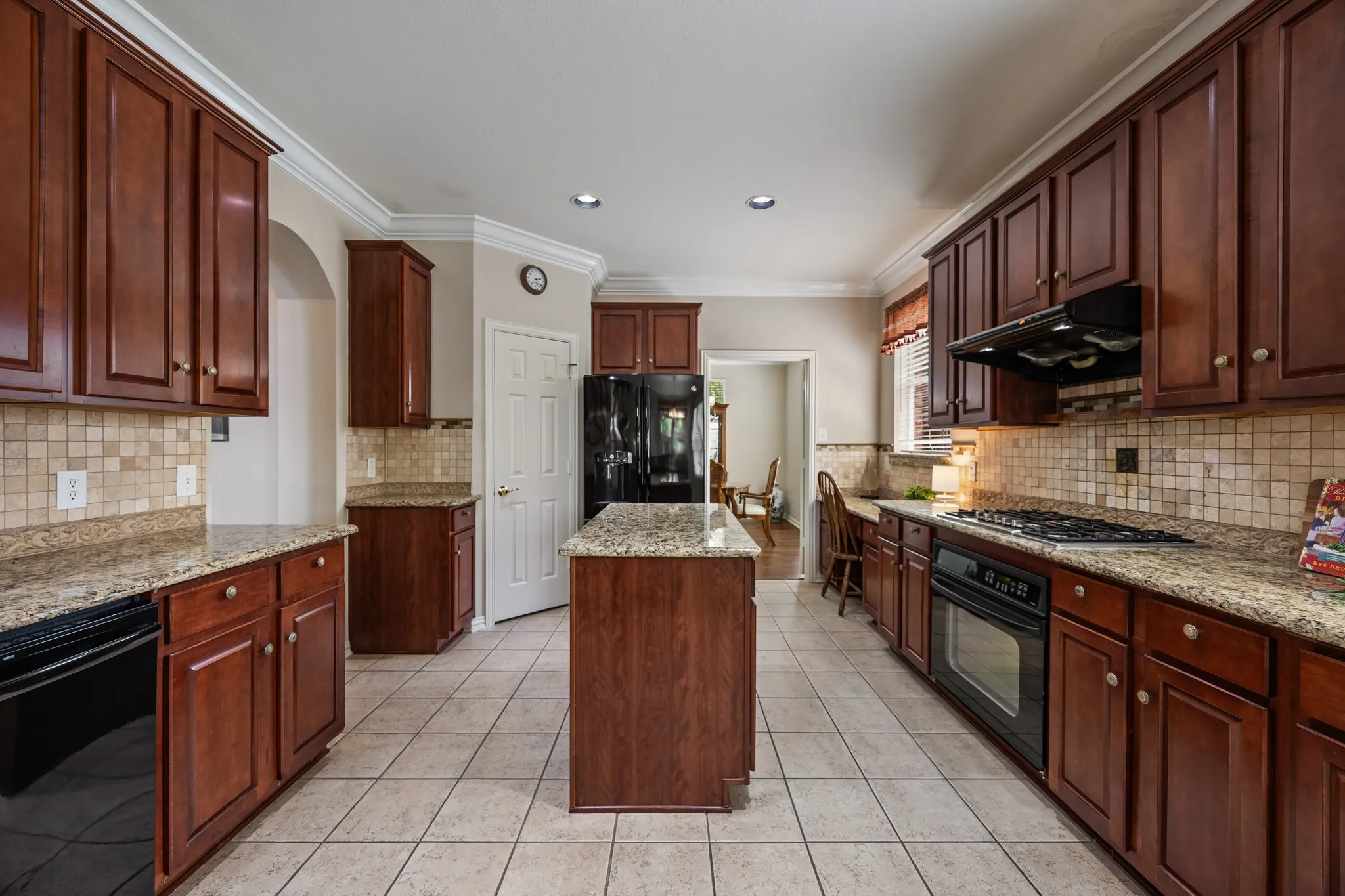 Single Family Residence For Sale in Dallas County , 1501 Weathered Wood Lane, Garland, Texas 75040, 5 Bedroom, 4 Bathroom, 2 Garage spaces, 4,018 Sqft, built in 2002, mls#21266903, Real Estate Agent in Garland, Homes For Sale in Dallas county, Homes For Sale in Garland, Realtor in Garland Texas, Real Estate Brokerage Independent Realty Texas, Luminita Cordes Realtor