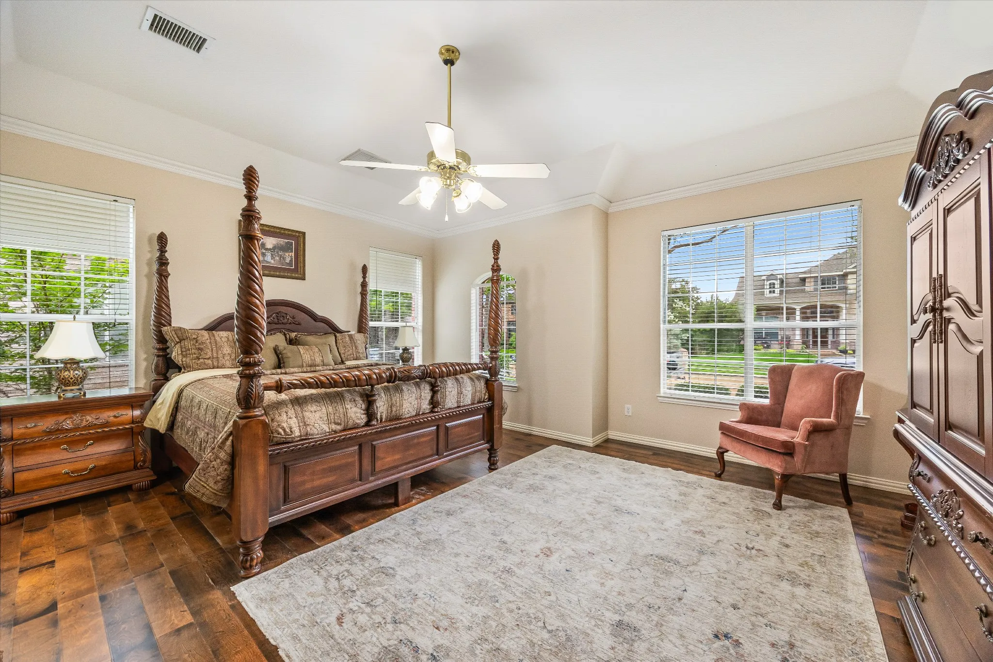 Single Family Residence For Sale in Dallas County , 1501 Weathered Wood Lane, Garland, Texas 75040, 5 Bedroom, 4 Bathroom, 2 Garage spaces, 4,018 Sqft, built in 2002, mls#21266903, Real Estate Agent in Garland, Homes For Sale in Dallas county, Homes For Sale in Garland, Realtor in Garland Texas, Real Estate Brokerage Independent Realty Texas, Luminita Cordes Realtor
