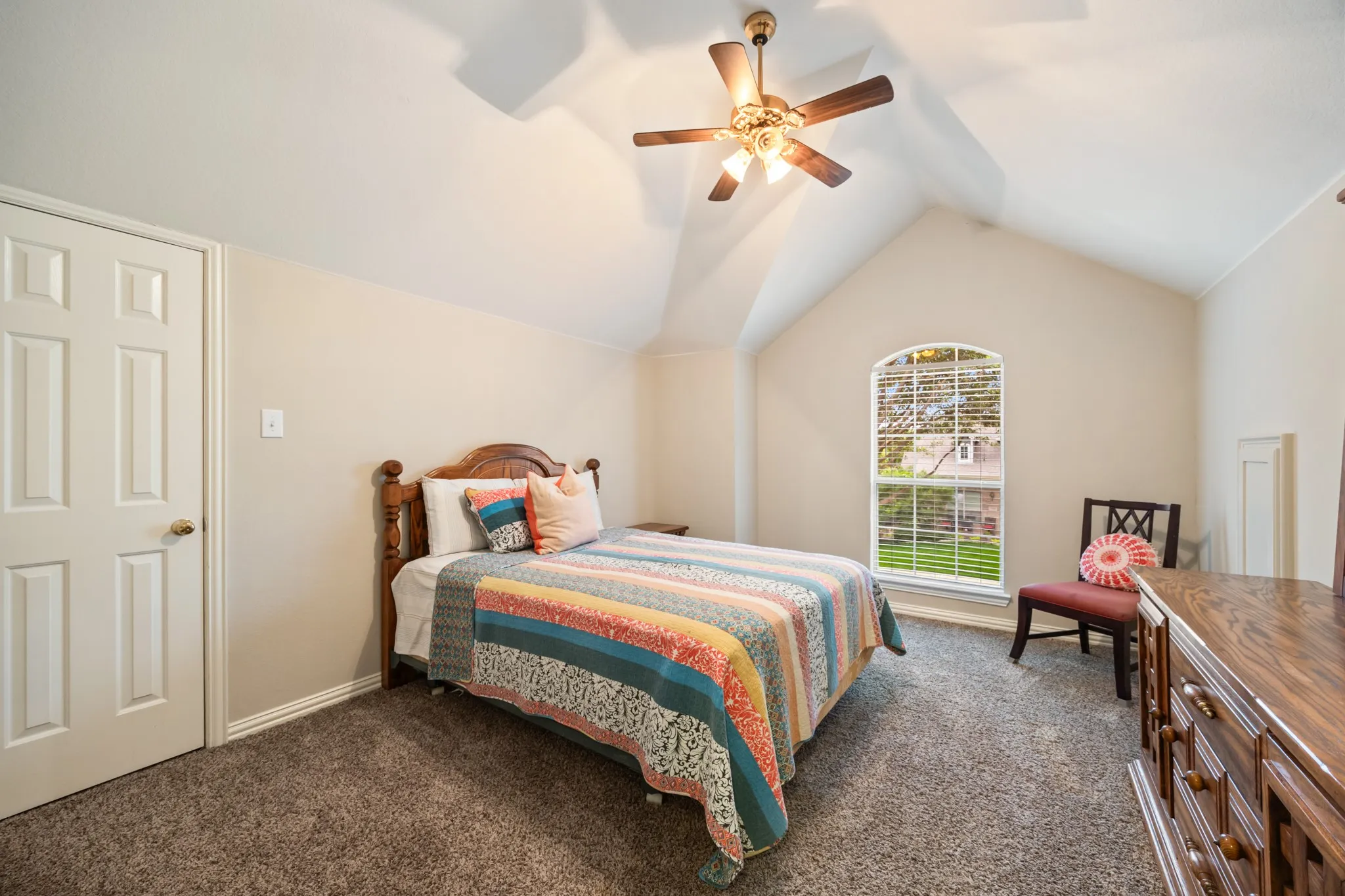 Single Family Residence For Sale in Dallas County , 1501 Weathered Wood Lane, Garland, Texas 75040, 5 Bedroom, 4 Bathroom, 2 Garage spaces, 4,018 Sqft, built in 2002, mls#21266903, Real Estate Agent in Garland, Homes For Sale in Dallas county, Homes For Sale in Garland, Realtor in Garland Texas, Real Estate Brokerage Independent Realty Texas, Luminita Cordes Realtor