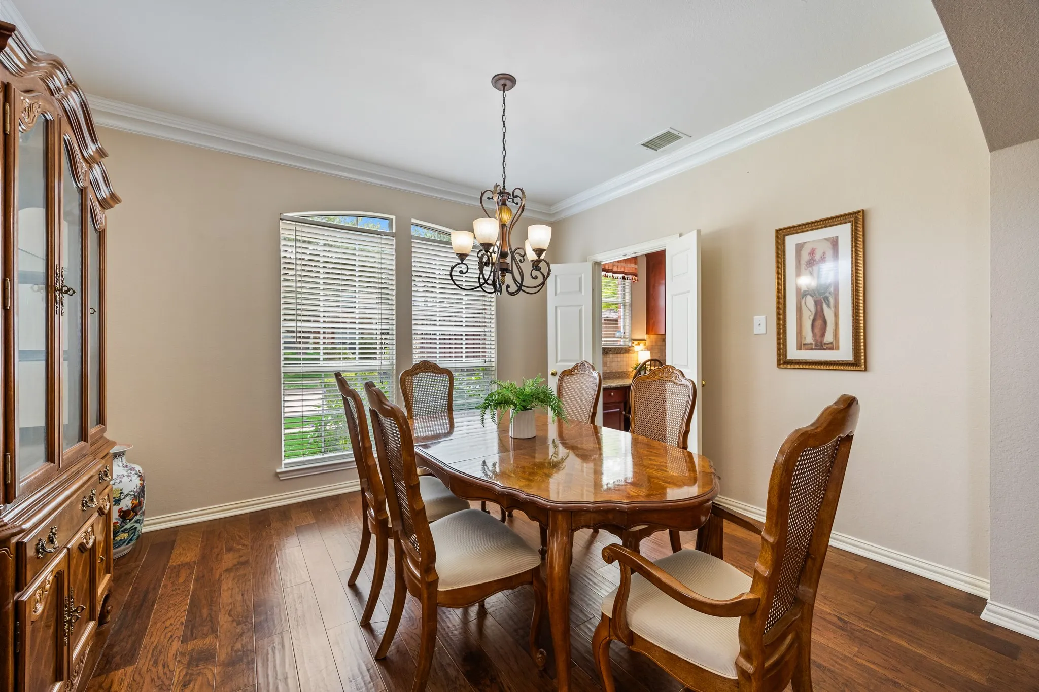 Single Family Residence For Sale in Dallas County , 1501 Weathered Wood Lane, Garland, Texas 75040, 5 Bedroom, 4 Bathroom, 2 Garage spaces, 4,018 Sqft, built in 2002, mls#21266903, Real Estate Agent in Garland, Homes For Sale in Dallas county, Homes For Sale in Garland, Realtor in Garland Texas, Real Estate Brokerage Independent Realty Texas, Luminita Cordes Realtor