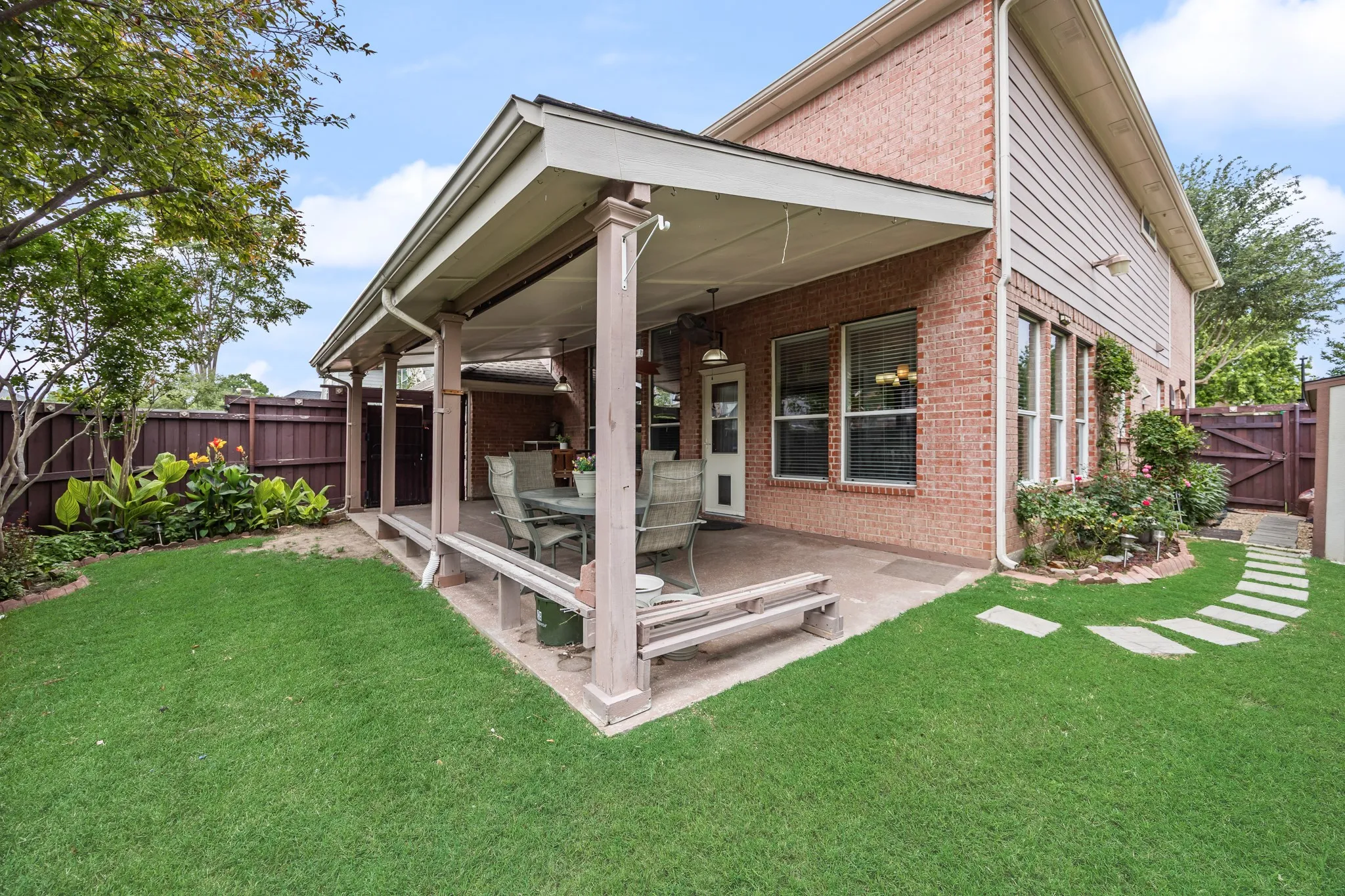 Single Family Residence For Sale in Dallas County , 1501 Weathered Wood Lane, Garland, Texas 75040, 5 Bedroom, 4 Bathroom, 2 Garage spaces, 4,018 Sqft, built in 2002, mls#21266903, Real Estate Agent in Garland, Homes For Sale in Dallas county, Homes For Sale in Garland, Realtor in Garland Texas, Real Estate Brokerage Independent Realty Texas, Luminita Cordes Realtor