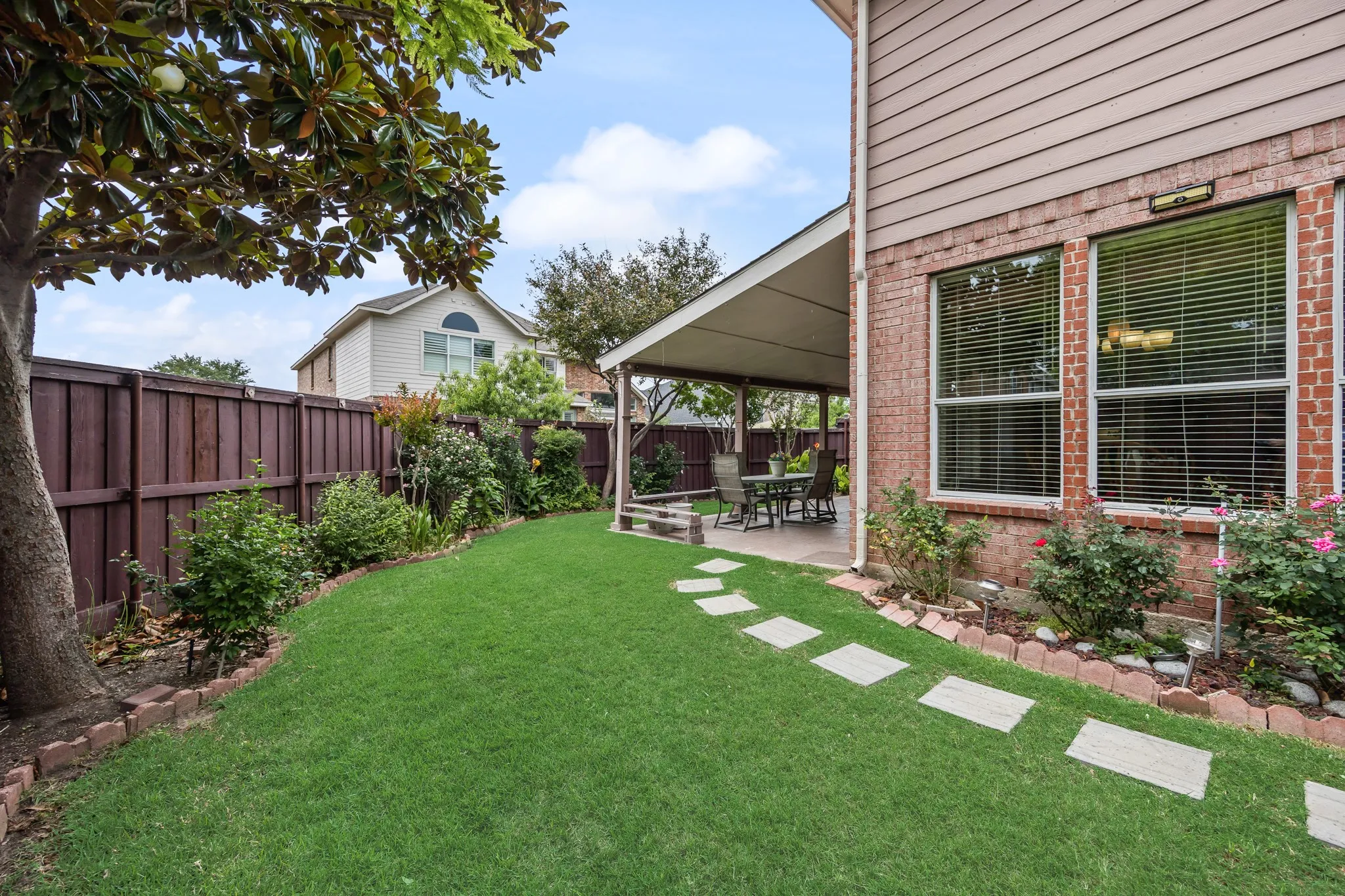 Single Family Residence For Sale in Dallas County , 1501 Weathered Wood Lane, Garland, Texas 75040, 5 Bedroom, 4 Bathroom, 2 Garage spaces, 4,018 Sqft, built in 2002, mls#21266903, Real Estate Agent in Garland, Homes For Sale in Dallas county, Homes For Sale in Garland, Realtor in Garland Texas, Real Estate Brokerage Independent Realty Texas, Luminita Cordes Realtor