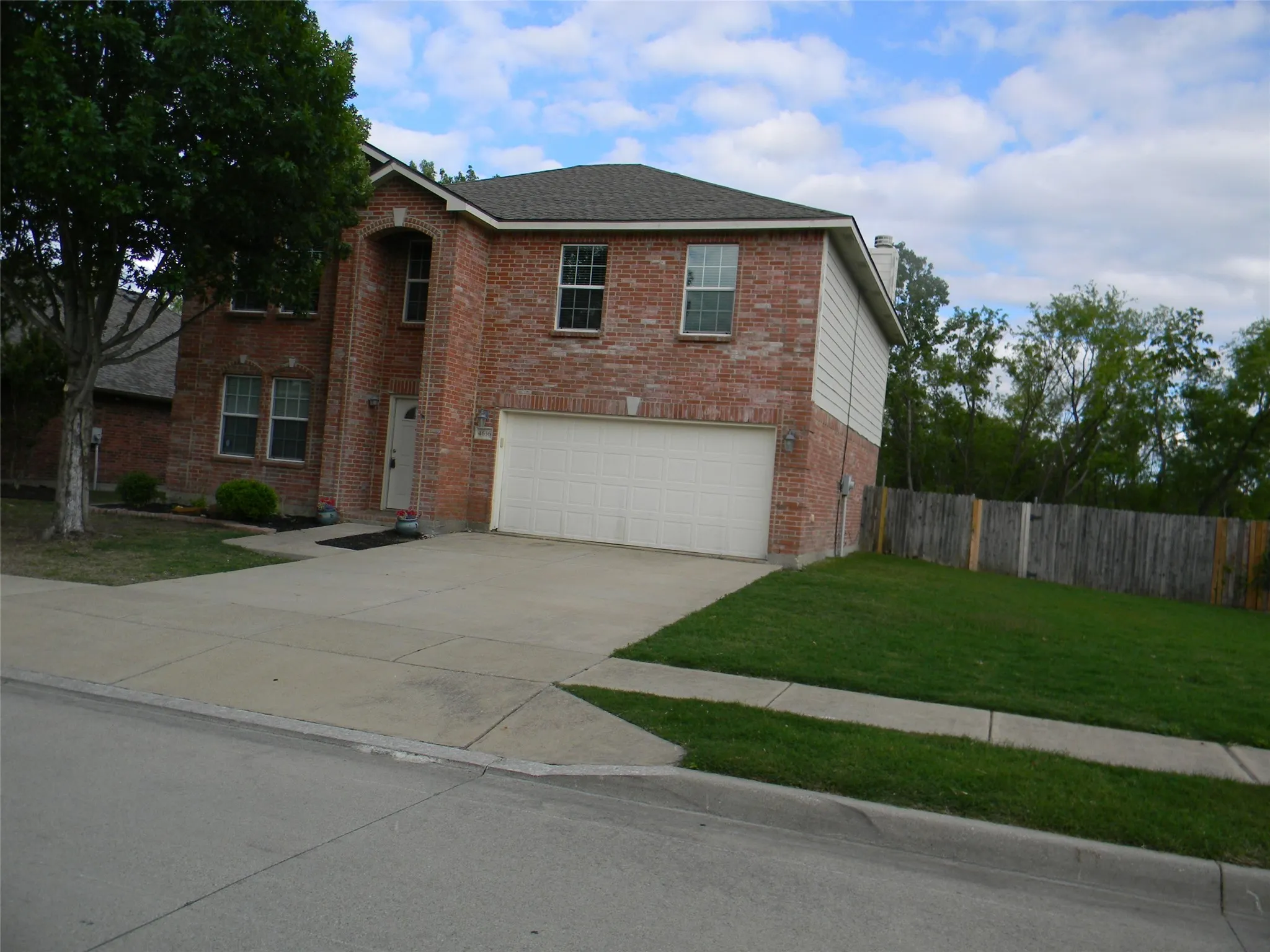 Single Family Residence For Rent in Tarrant County , 4636 Mountain Oak Street, Fort Worth, Texas 76244, 3 Bedroom, 3 Bathroom, 2 Garage spaces, 2,236 Sqft, built in 2007, mls#21277364, Real Estate Agent in Fort Worth, Homes For Rent in Tarrant county, Homes For Rent in Fort Worth, Realtor in Fort Worth Texas, Real Estate Brokerage Independent Realty Texas, Luminita Cordes Realtor
